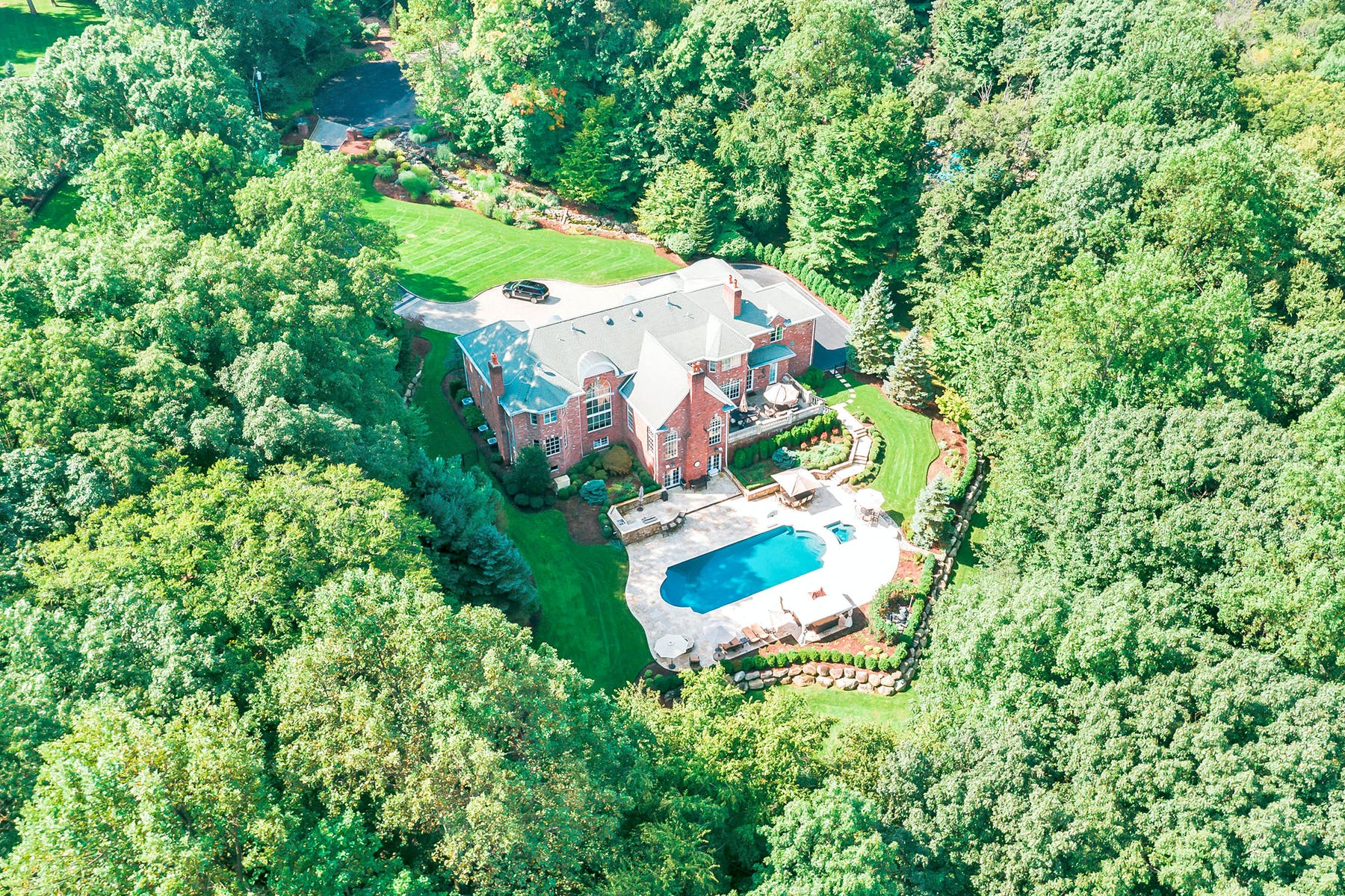 33 W Church Rd