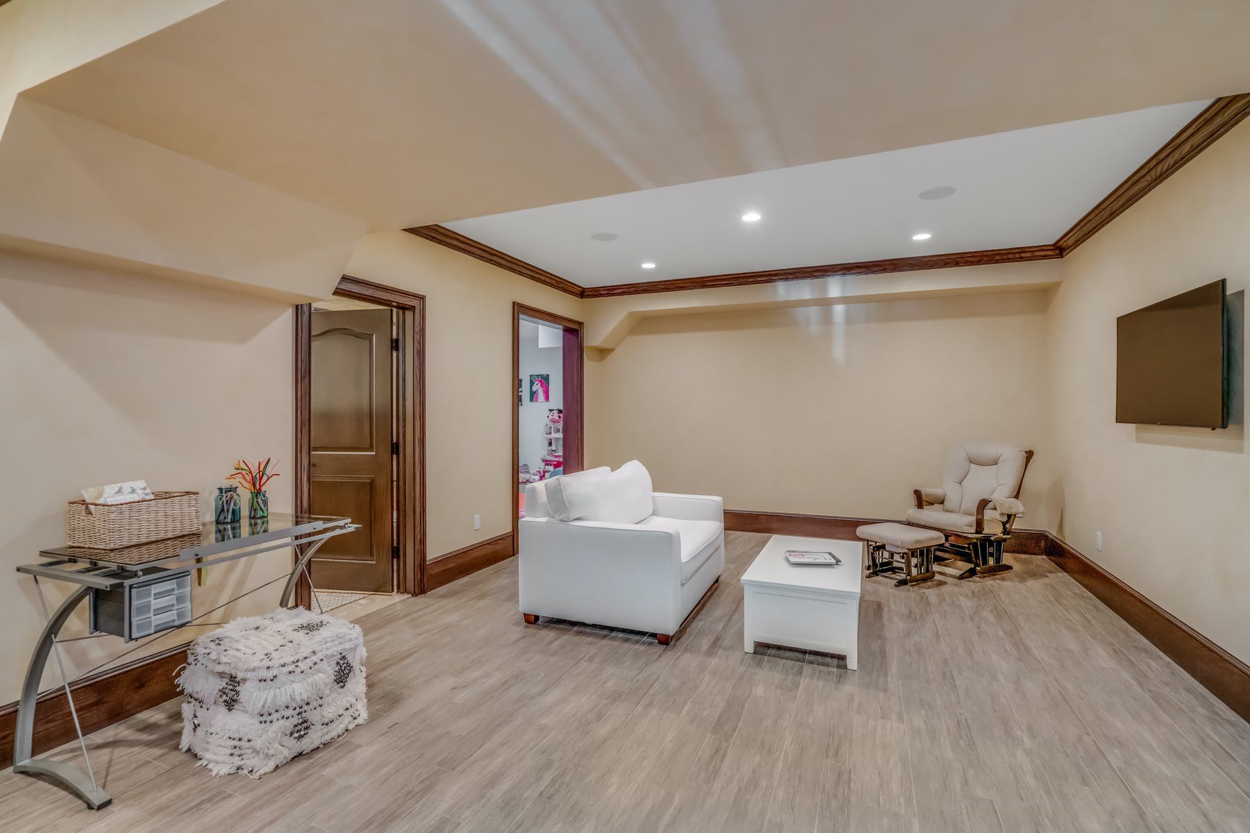 33 W Church Rd