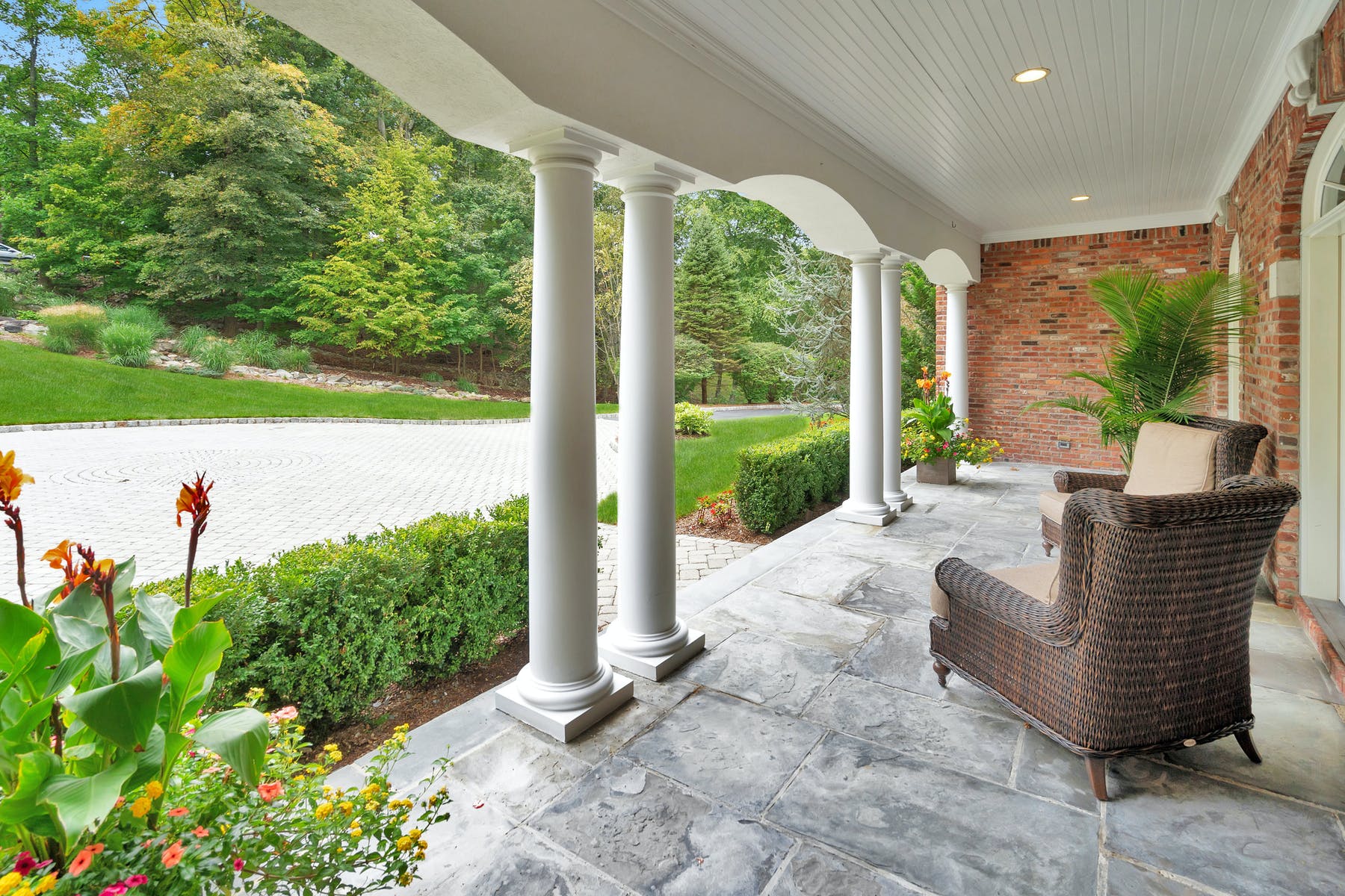 33 W Church Rd