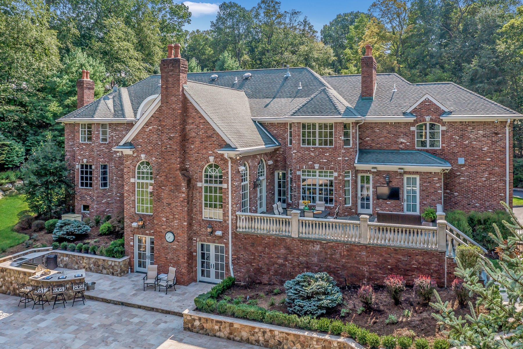 33 W Church Rd