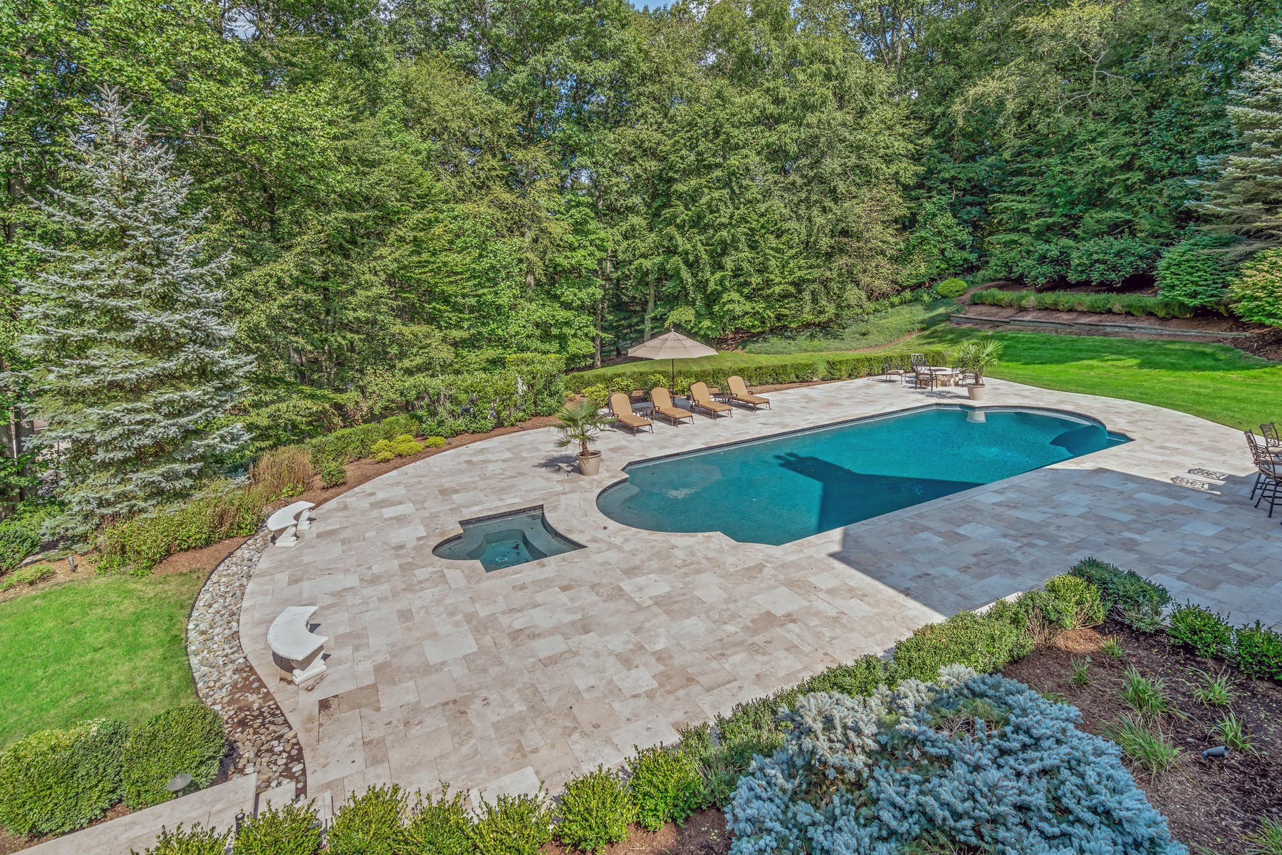 33 W Church Rd