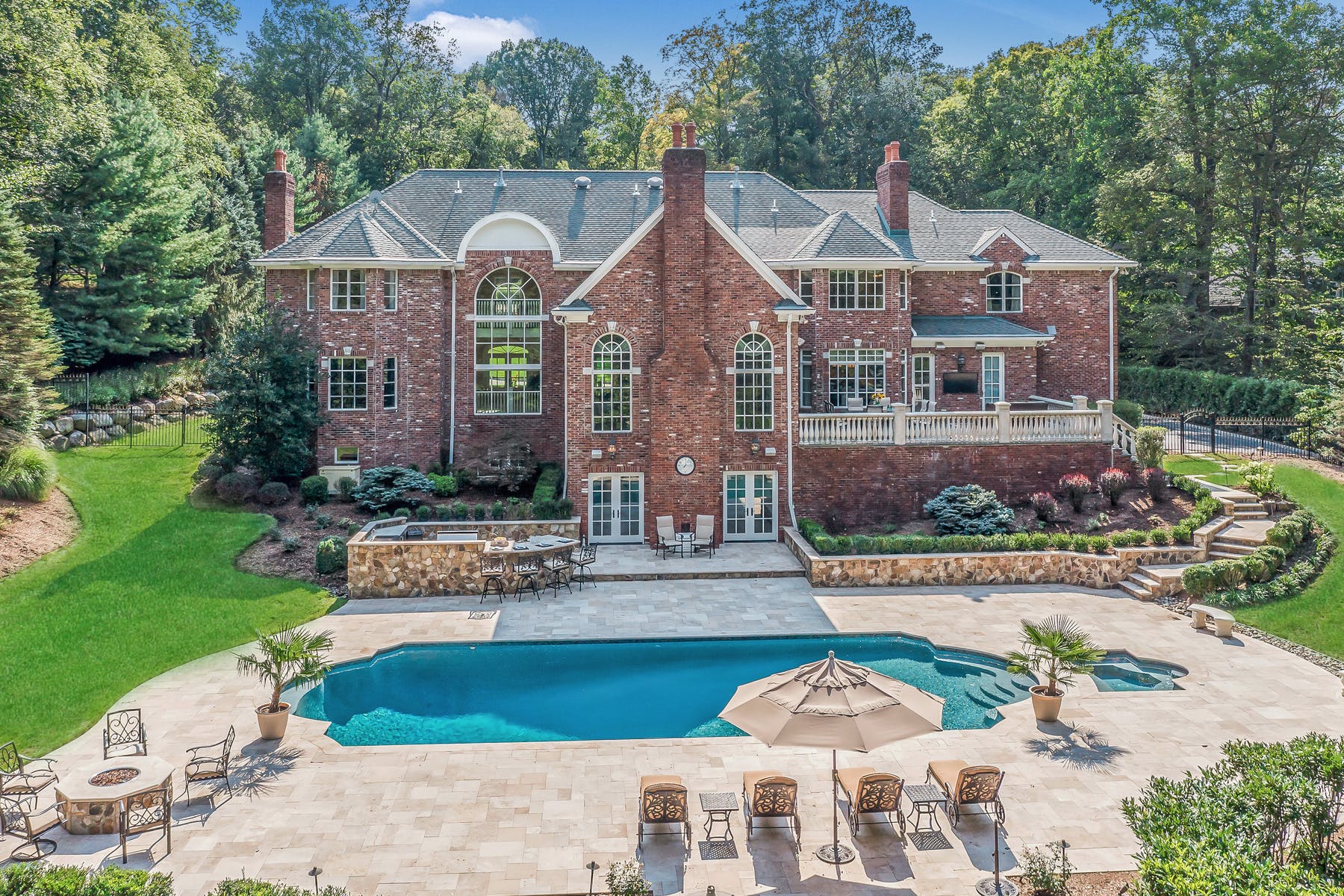 33 W Church Rd