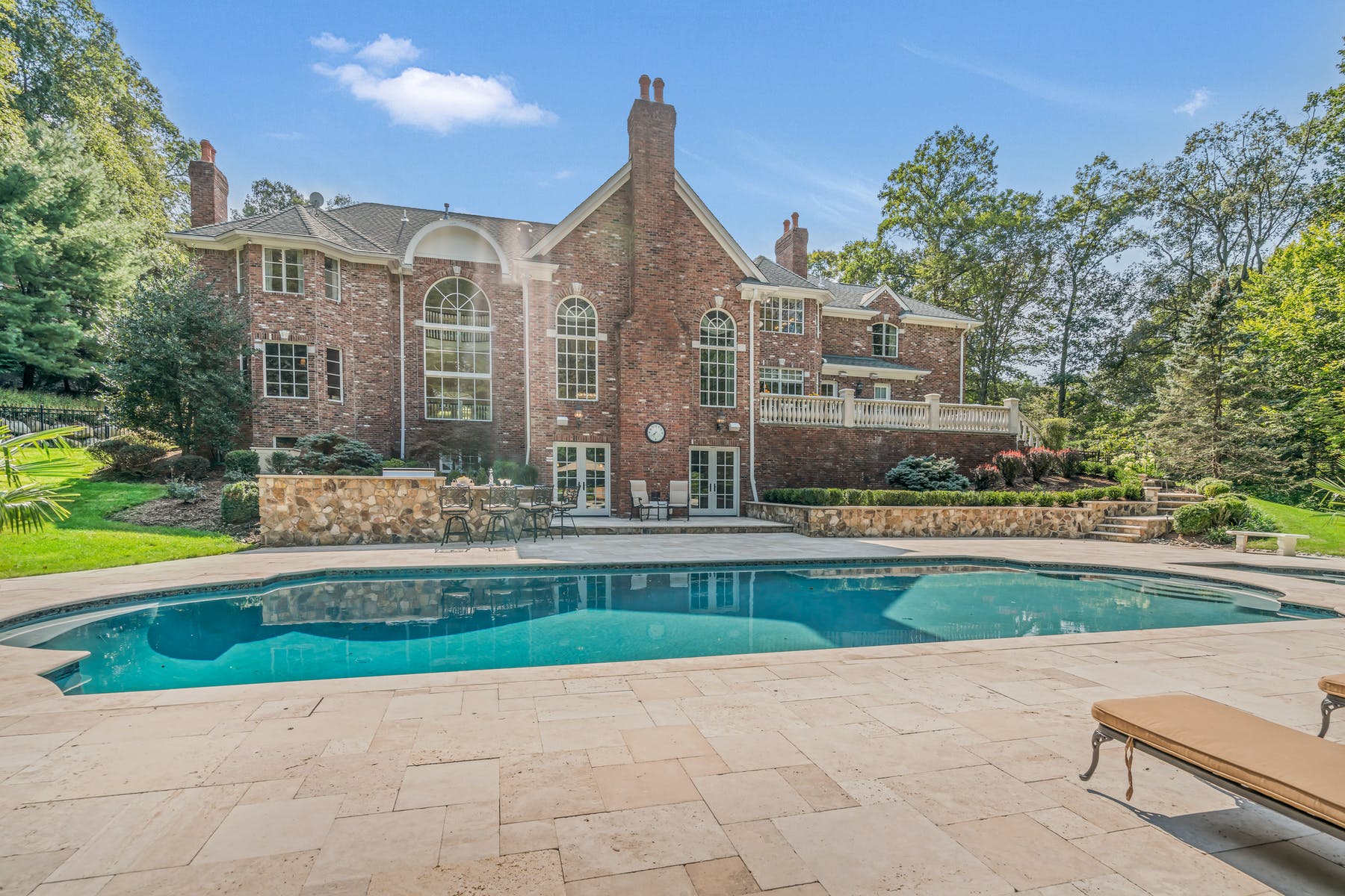 33 W Church Rd