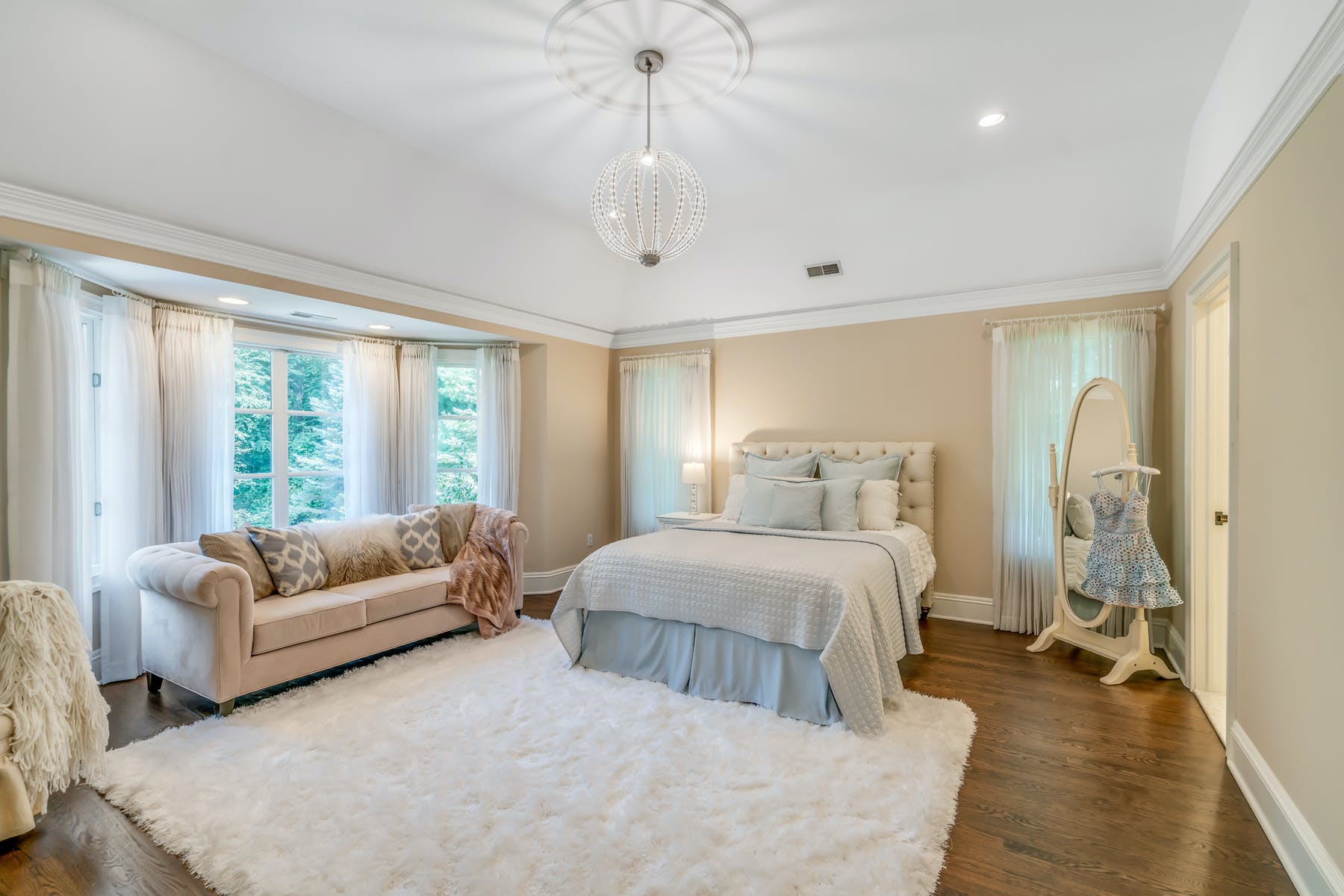 33 W Church Rd