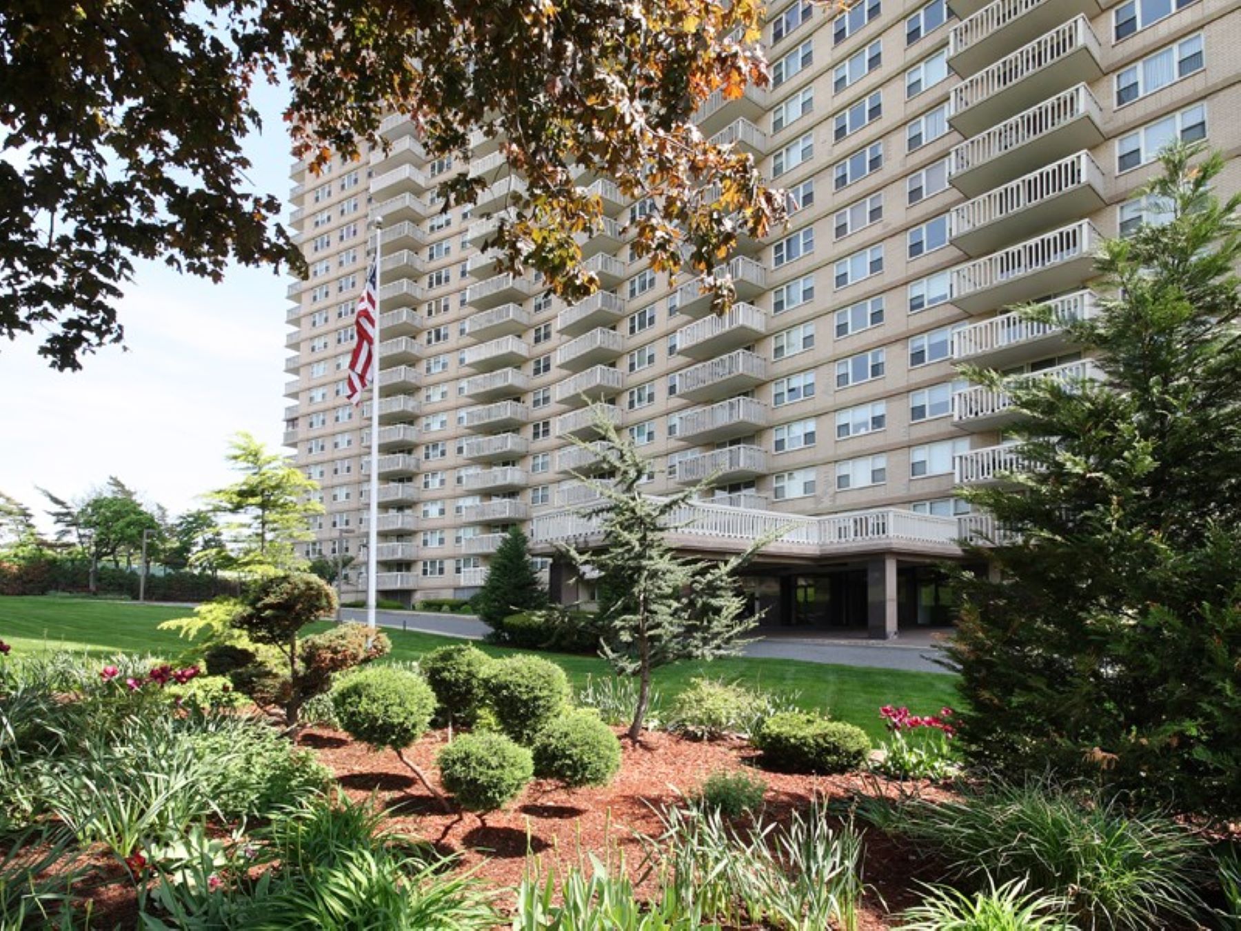 555 NORTH AVENUE #25L Mediterranean - W