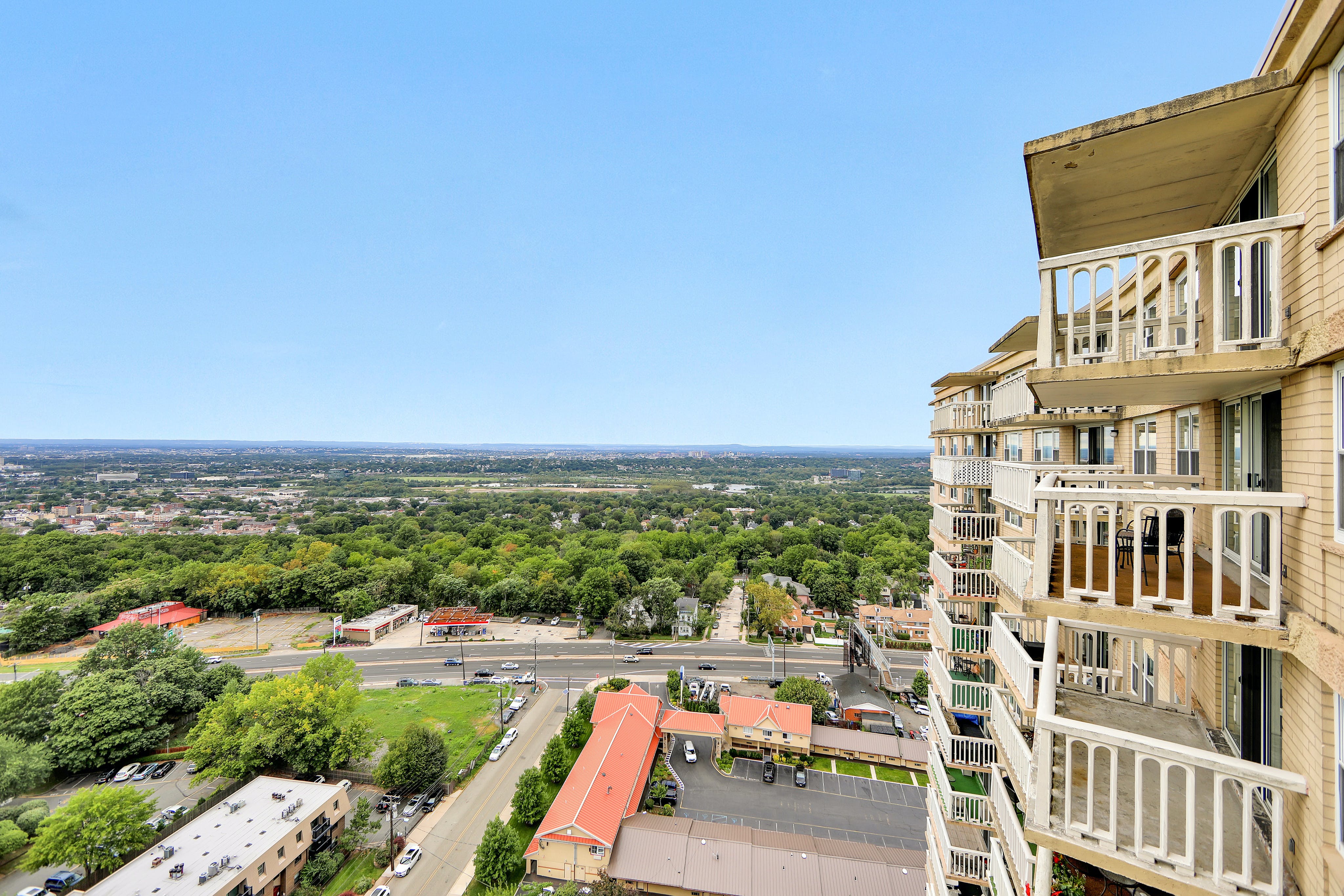 555 NORTH AVENUE #25L Mediterranean - W