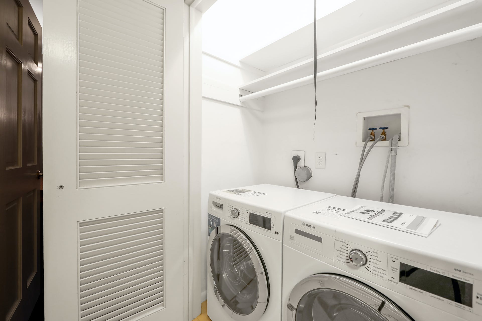 52 Dwight Pl A