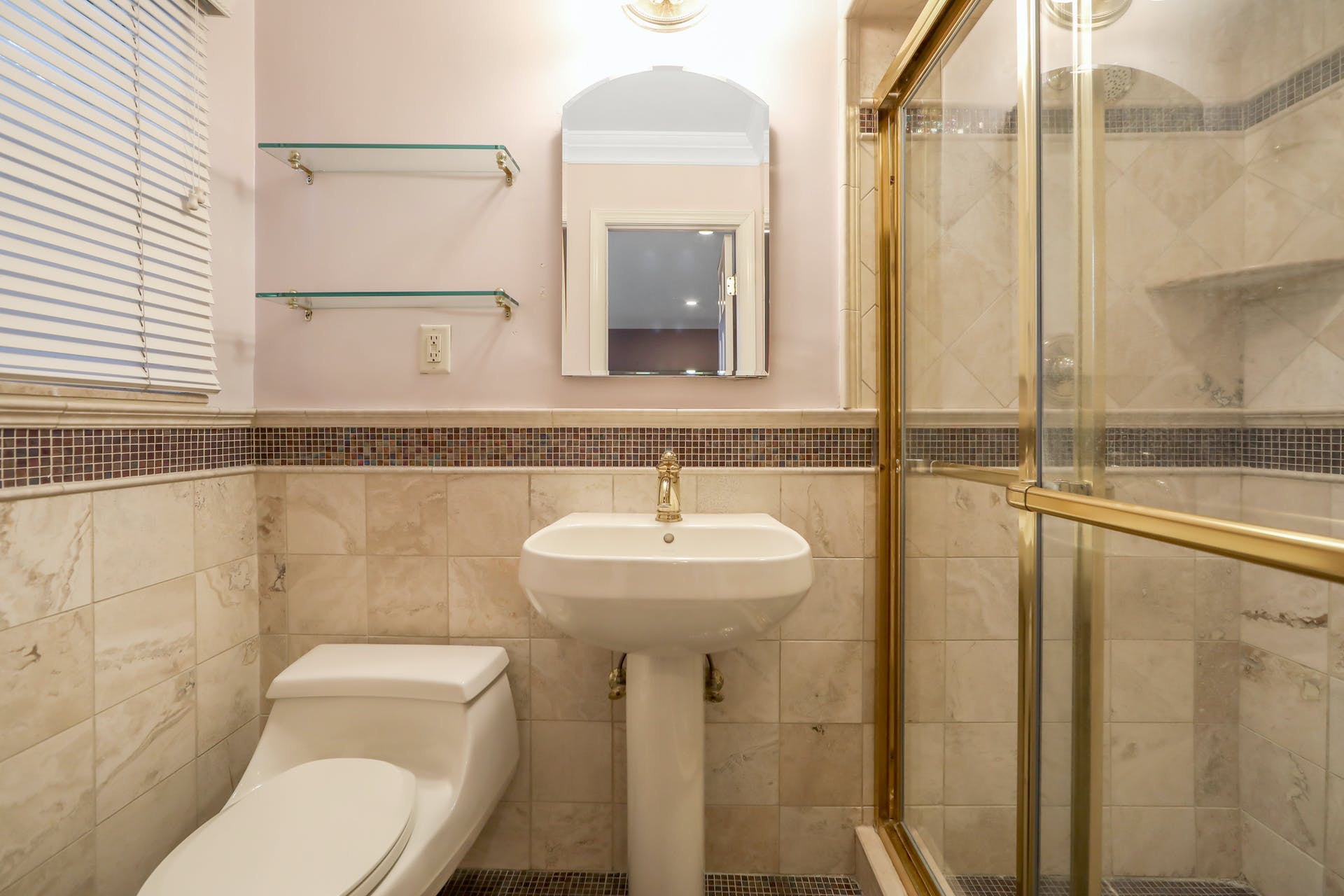 52 Dwight Pl A