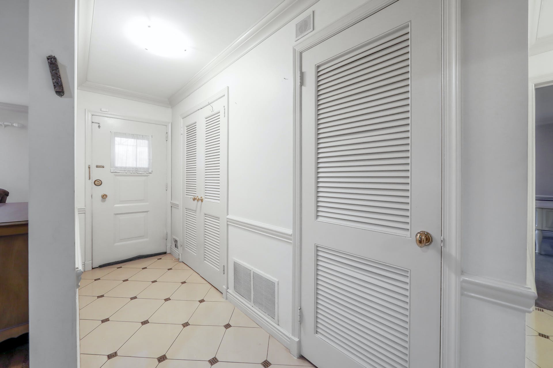 52 Dwight Pl A
