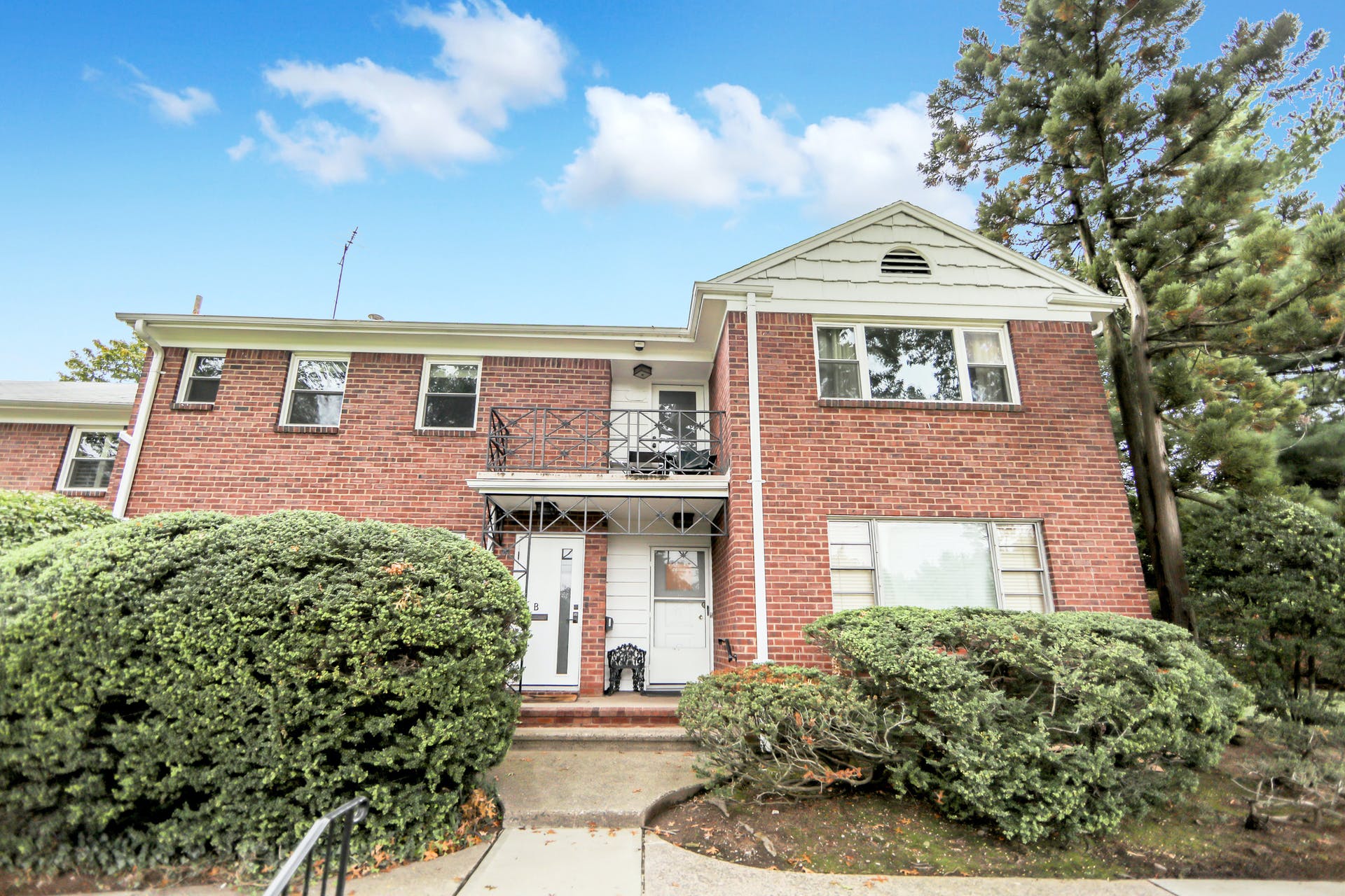 52 Dwight Pl A