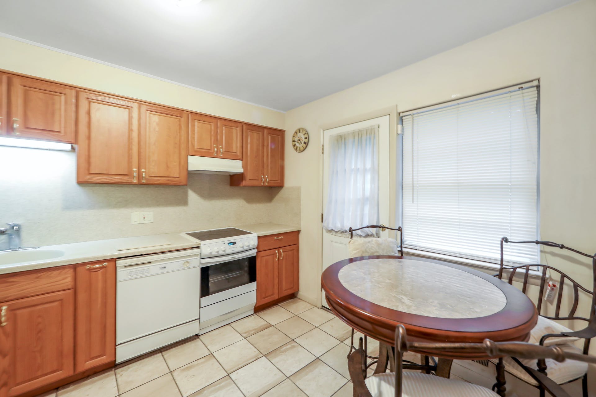 52 Dwight Pl A