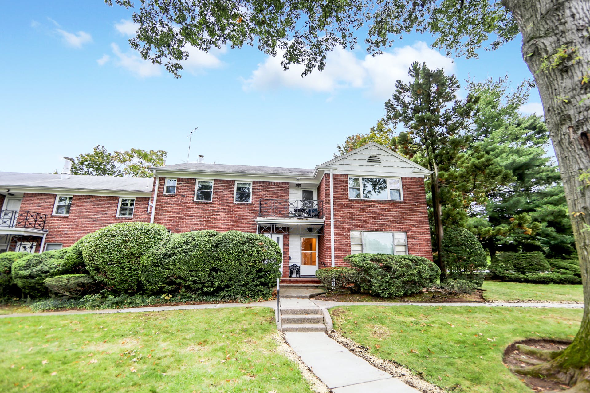 52 Dwight Pl A