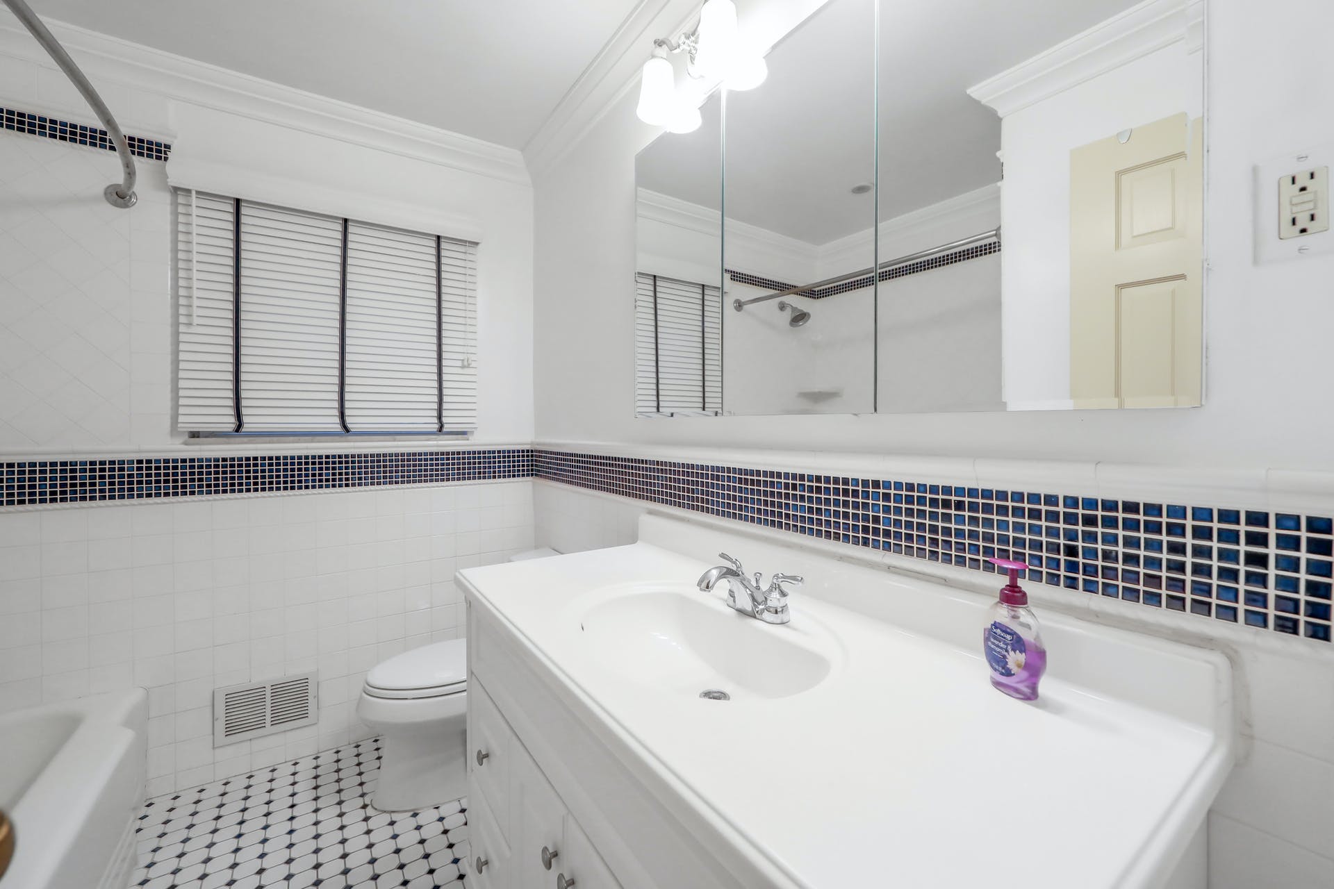 52 Dwight Pl A