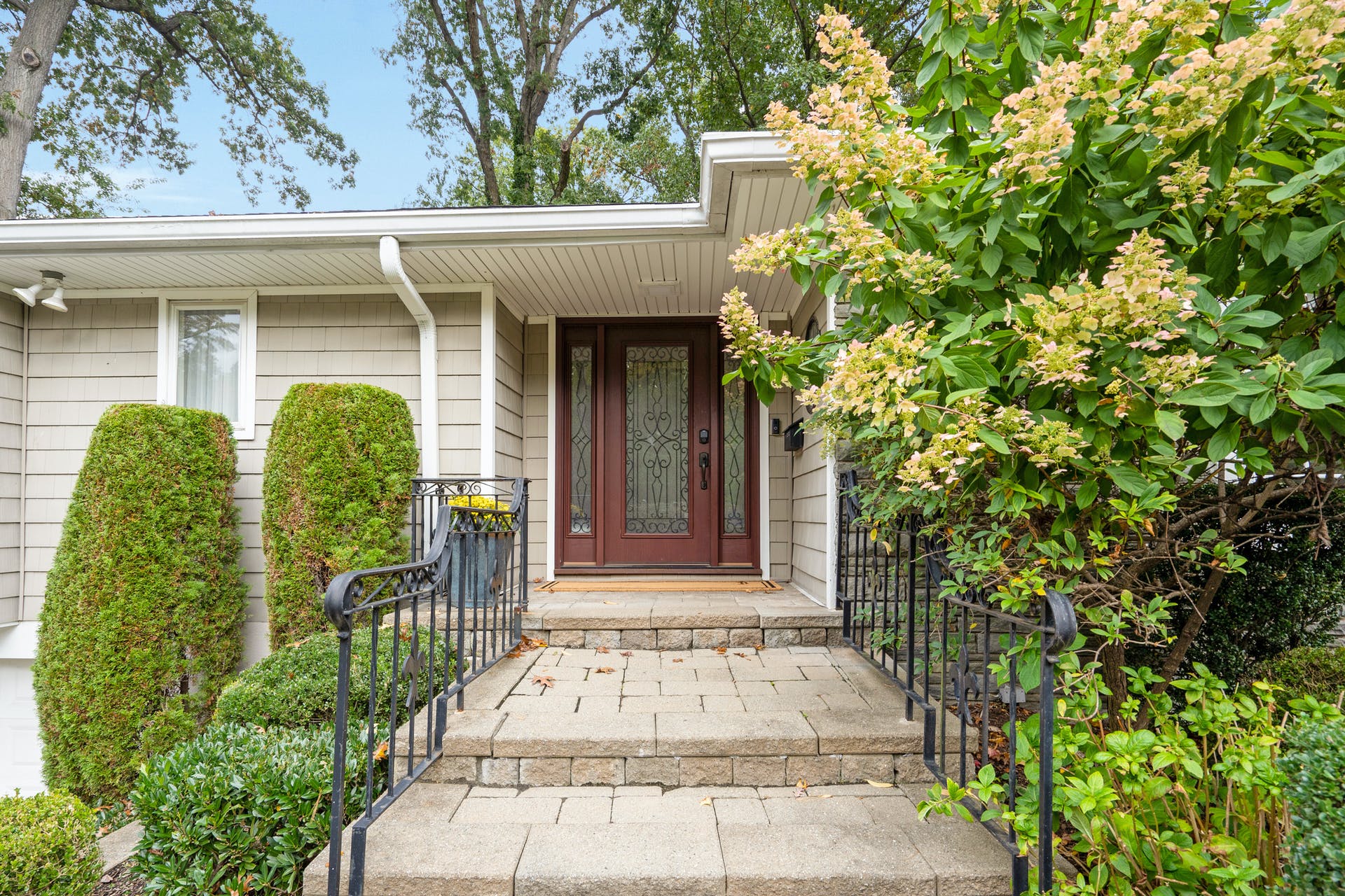 115 Creston Ave