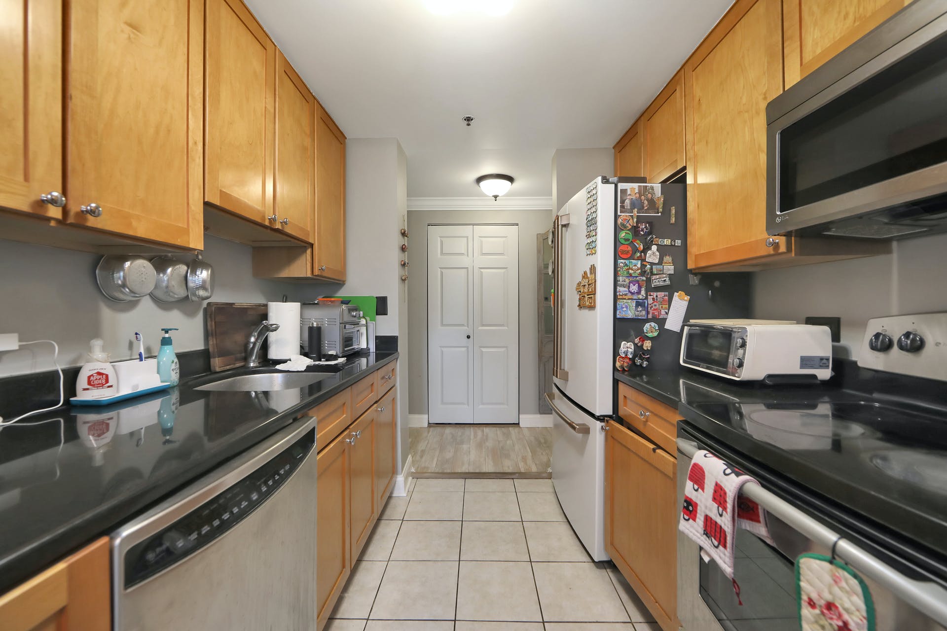 100 Old Palisade Rd, Unit 1411