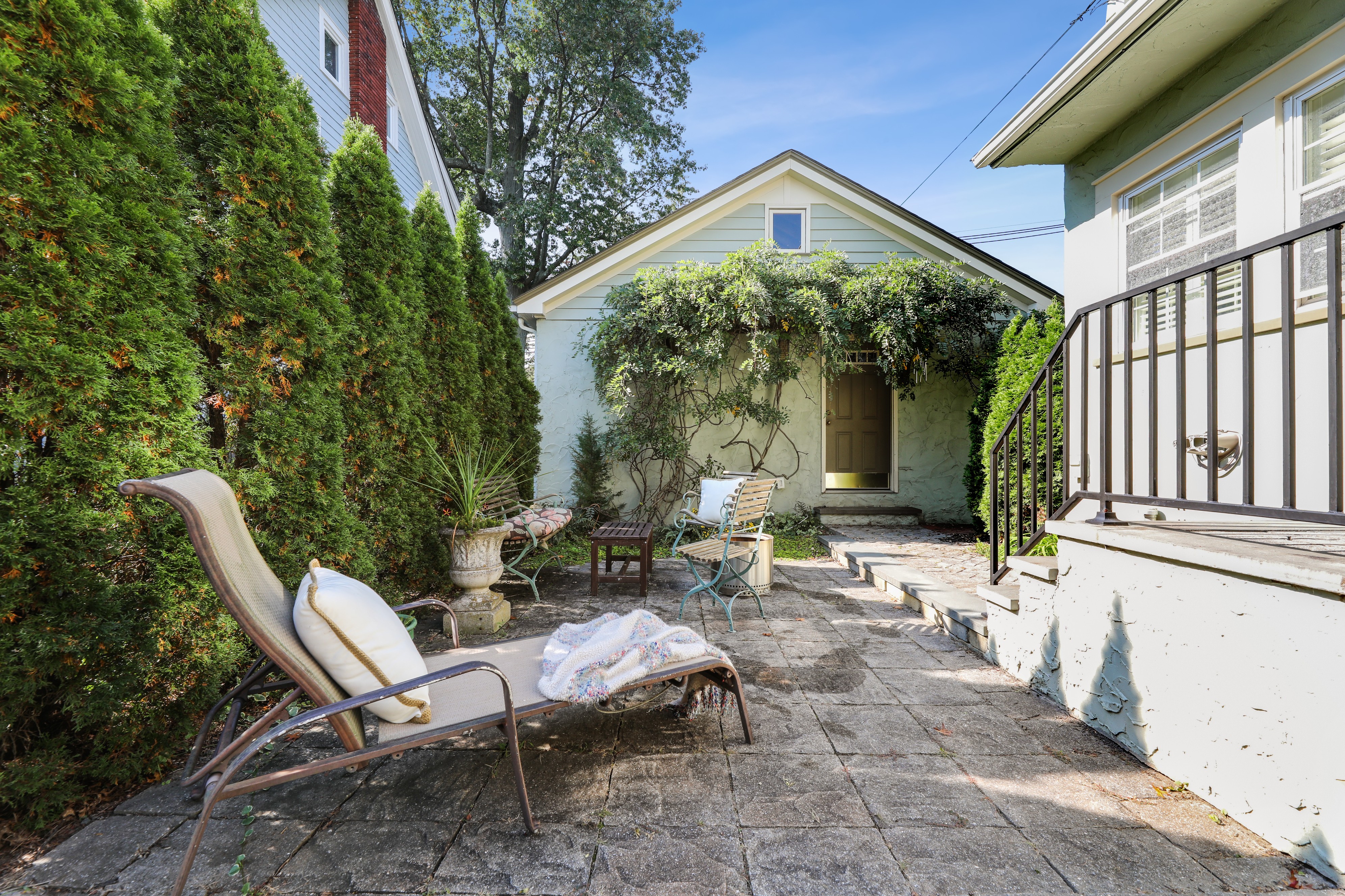 222 Fernwood Ave