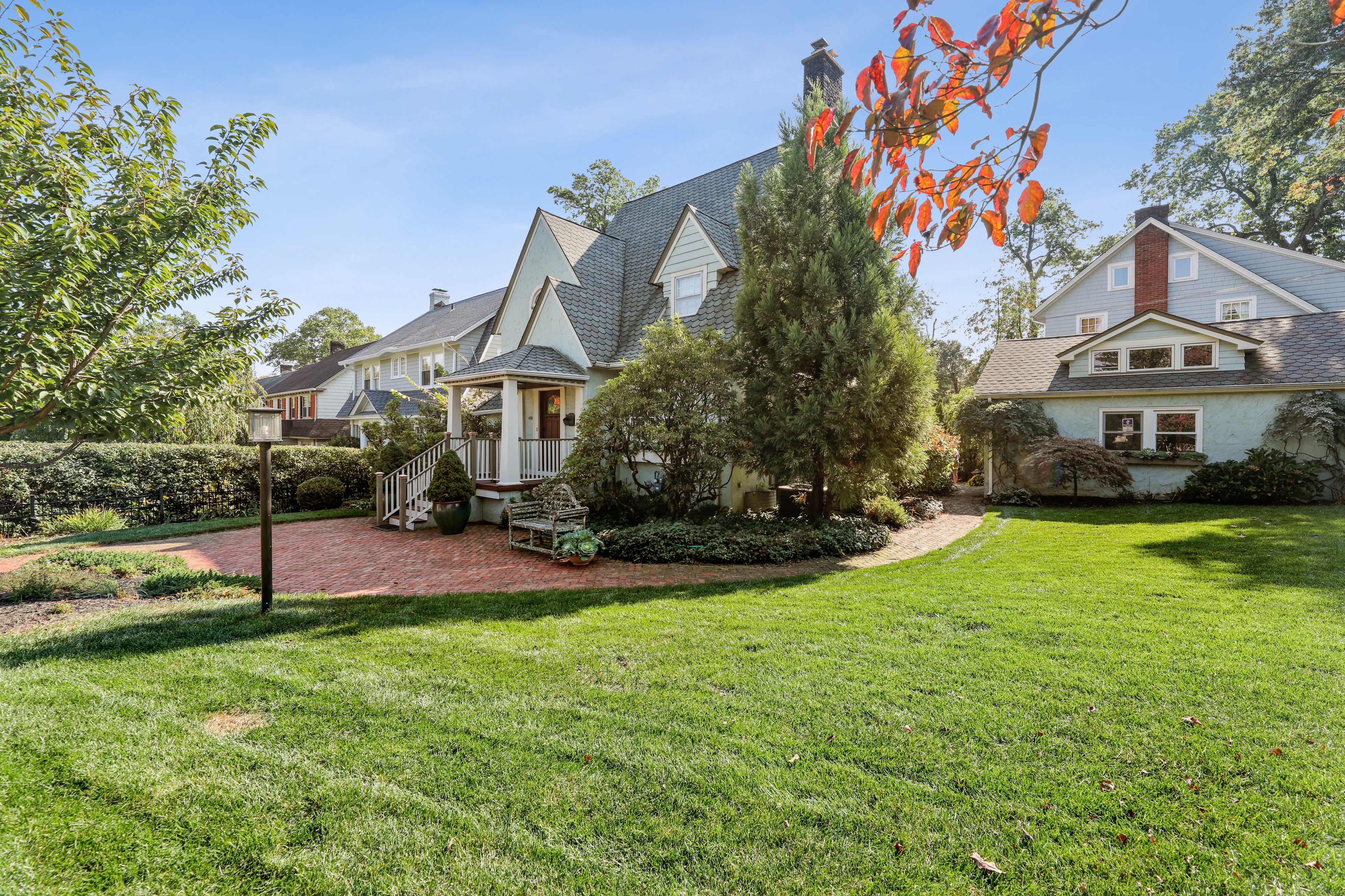 222 Fernwood Ave