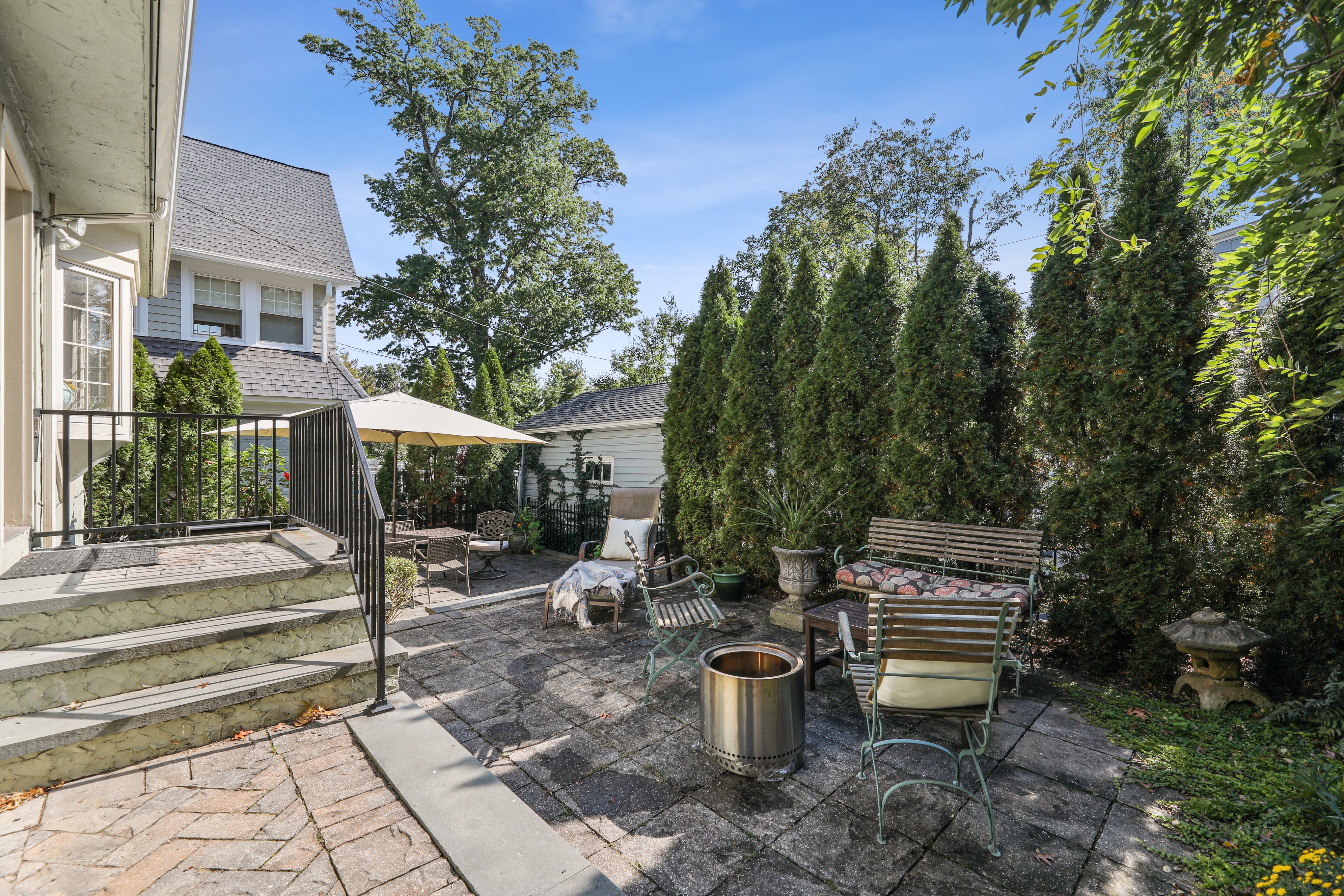 222 Fernwood Ave
