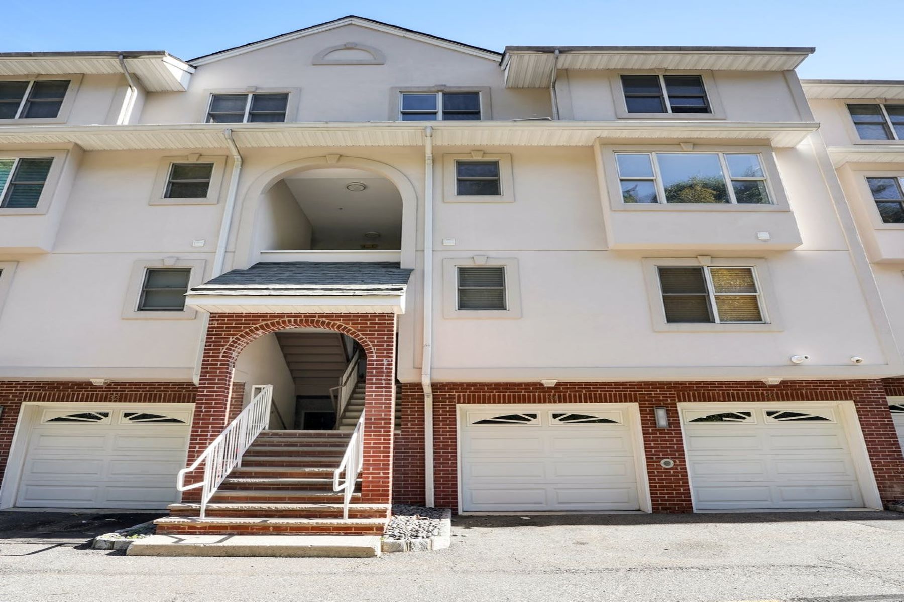 34 Legend Hills Dr