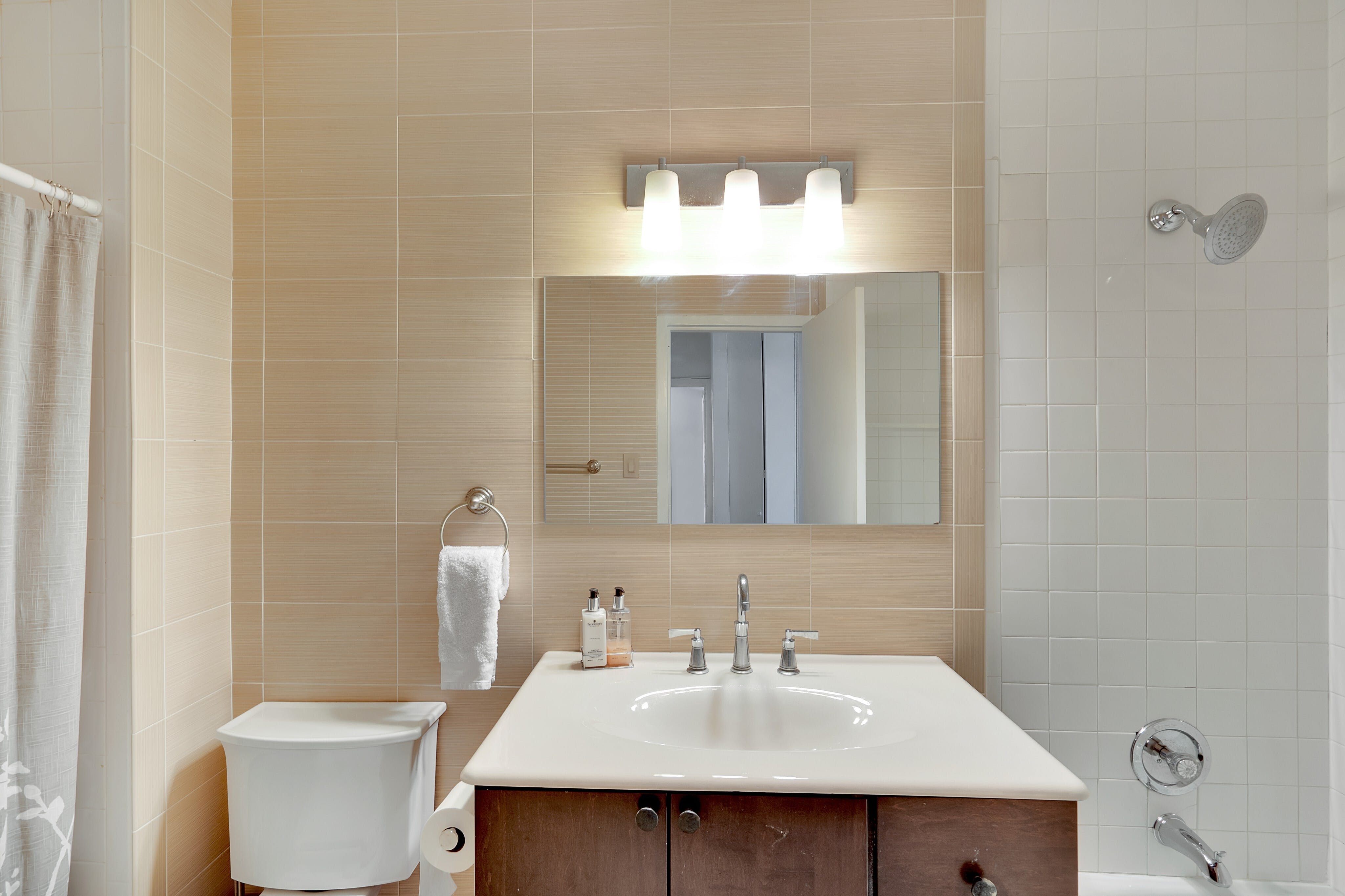 1530 Palisade Avenue #9H The Colony