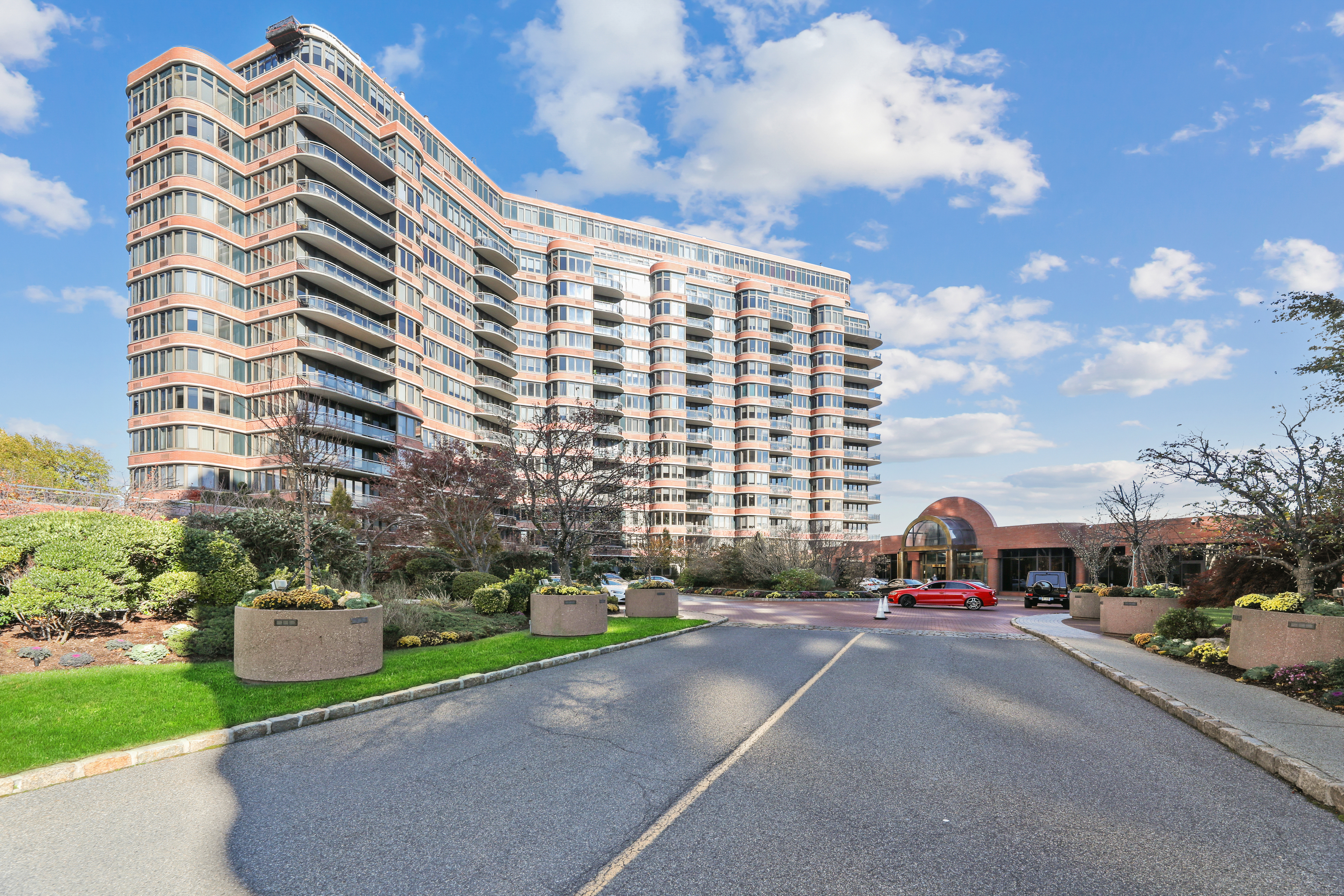 100 N Carlyle Dr 6LN