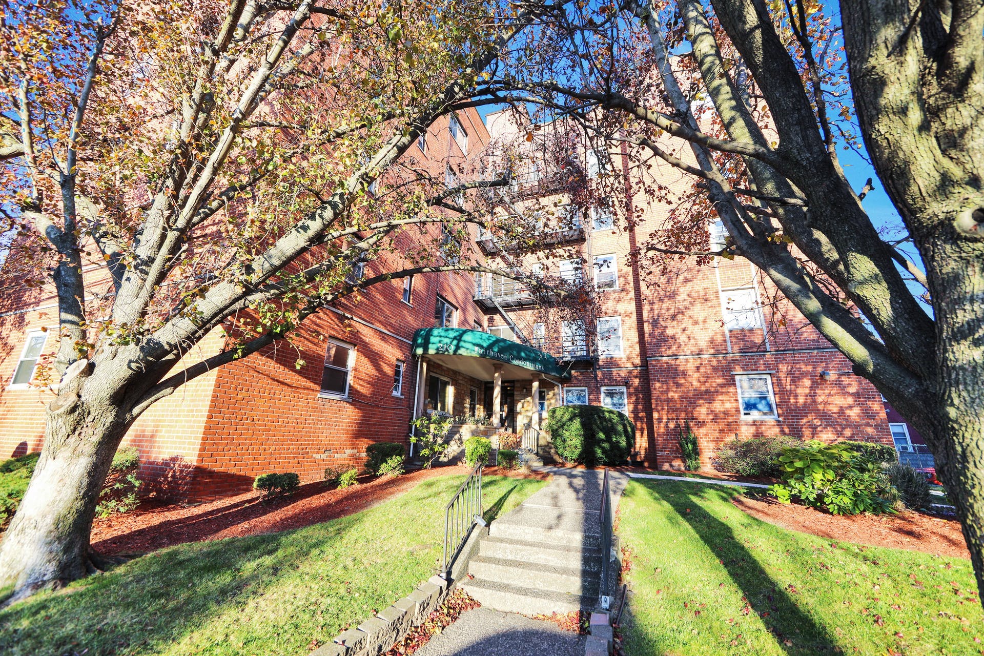 210 Woodcliff Ave 1F