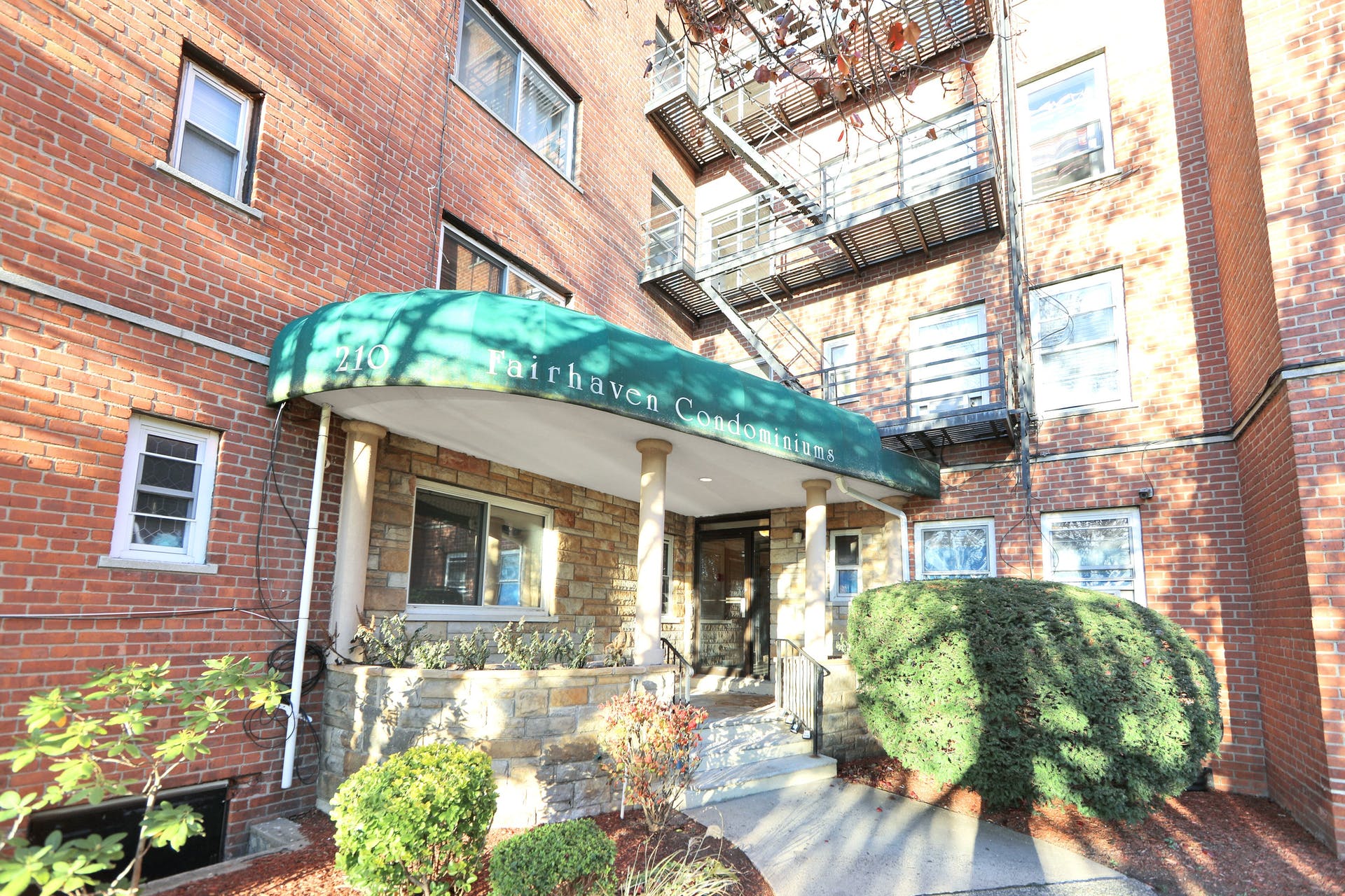 210 Woodcliff Ave 1F