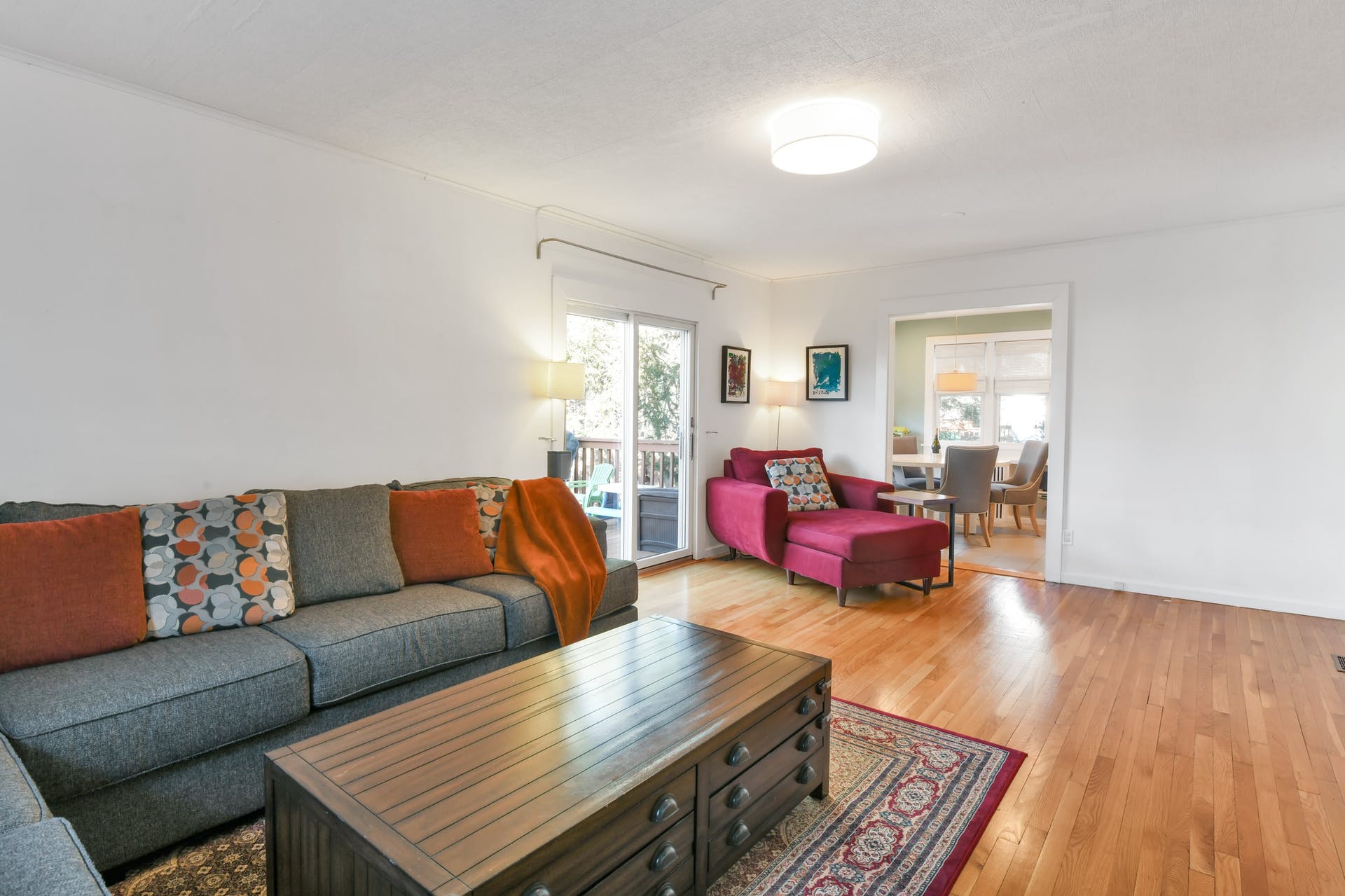 827 Bogert Rd