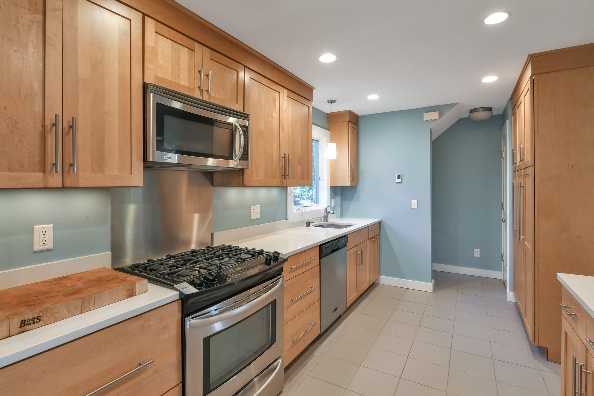 827 Bogert Rd