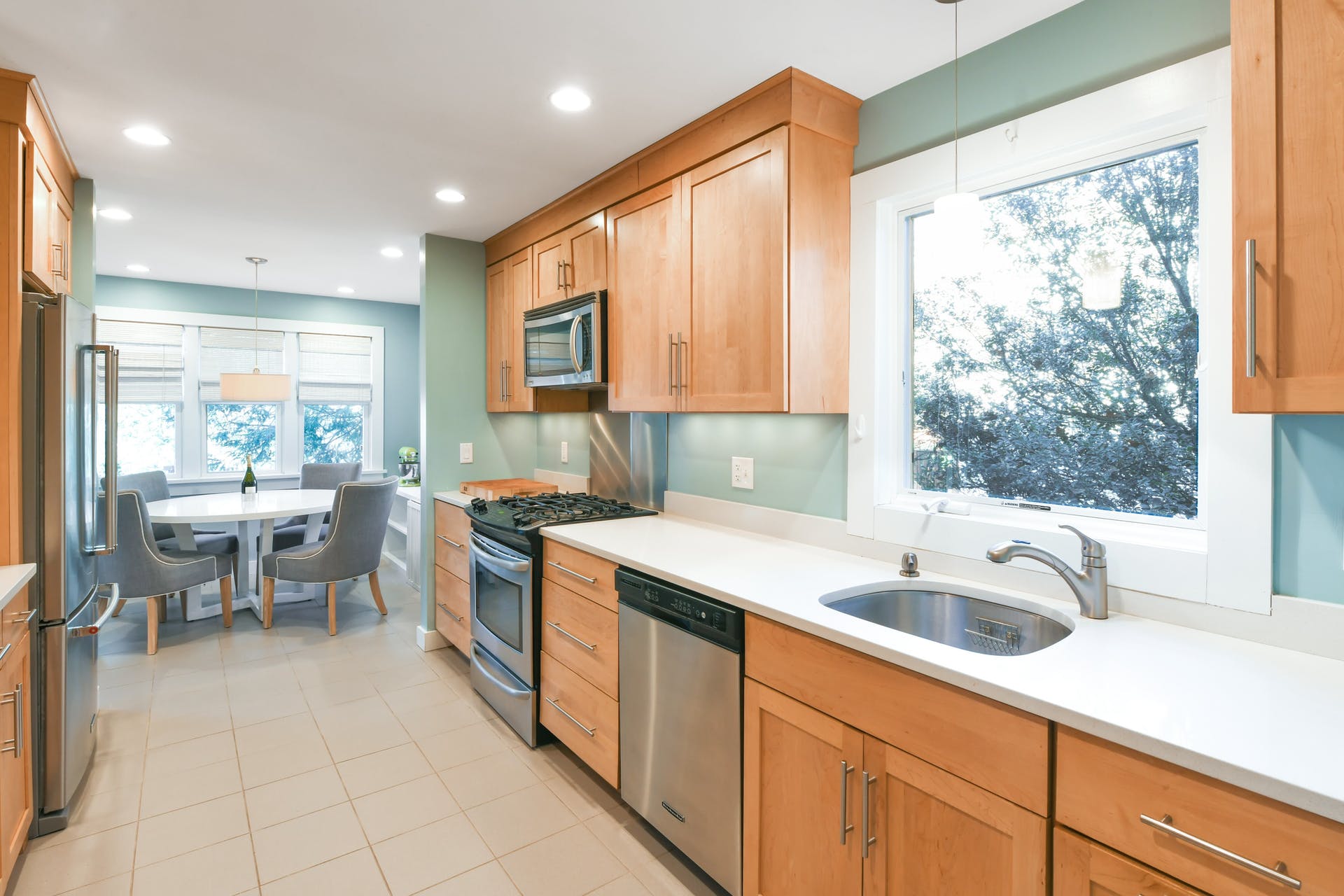 827 Bogert Rd