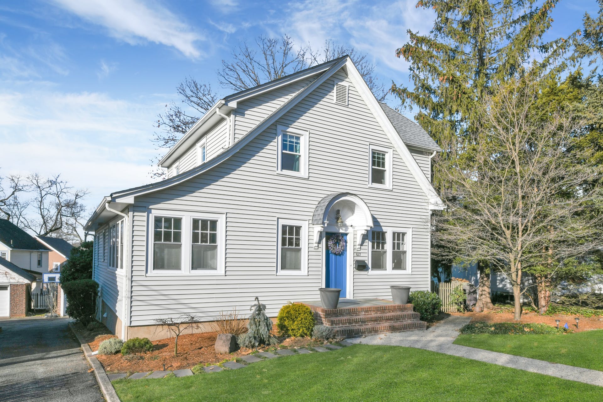 827 Bogert Rd