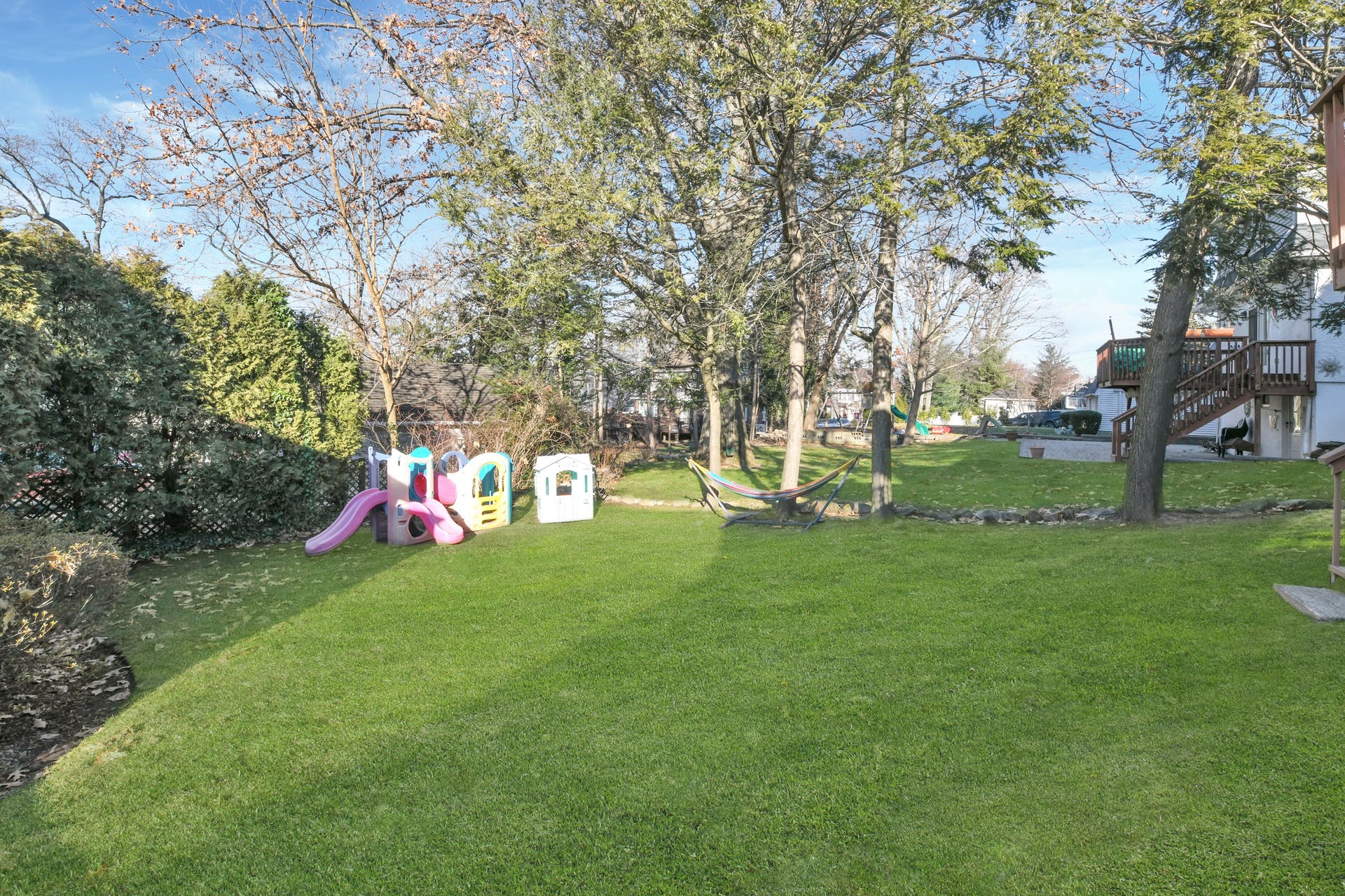 827 Bogert Rd