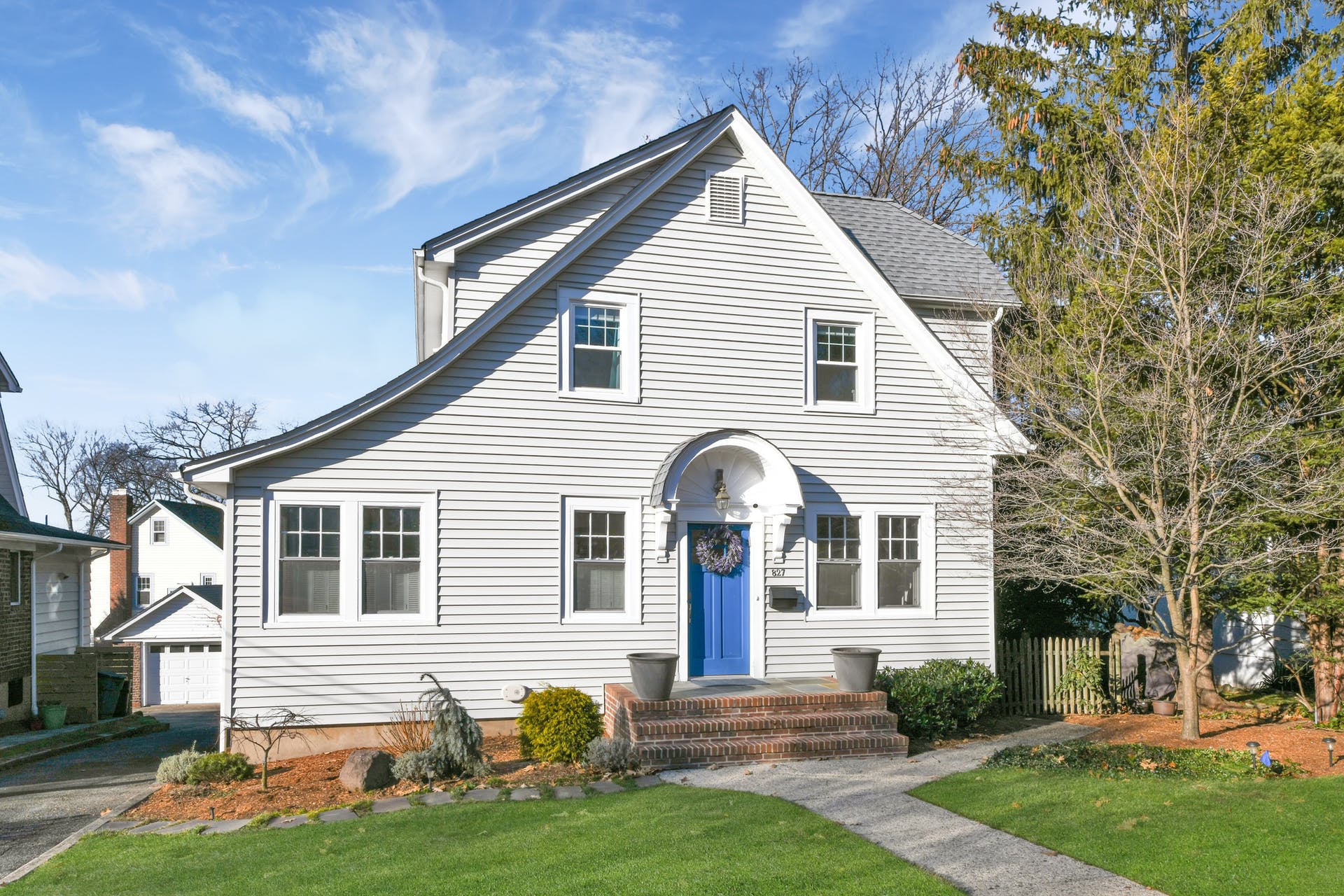 827 Bogert Rd