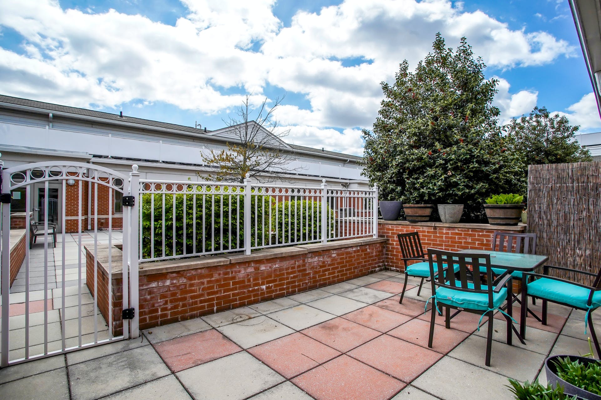 7400 River Road #439