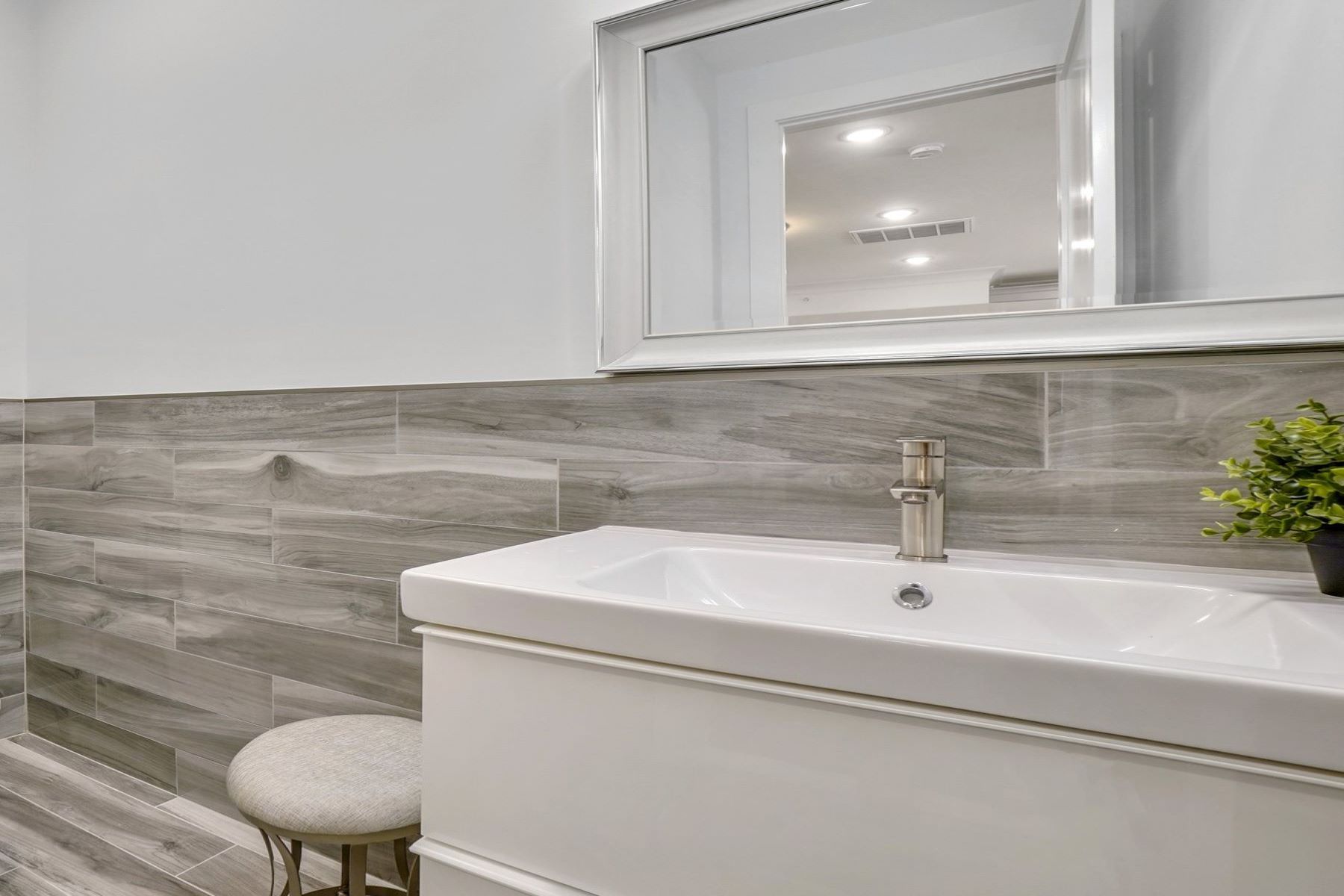 2 Holmes Avenue, Unit C