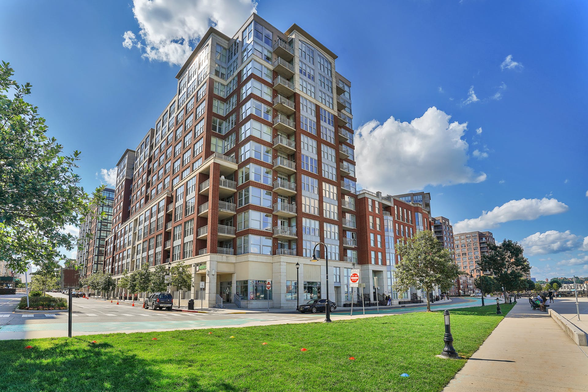 1125 Maxwell Lane  #302