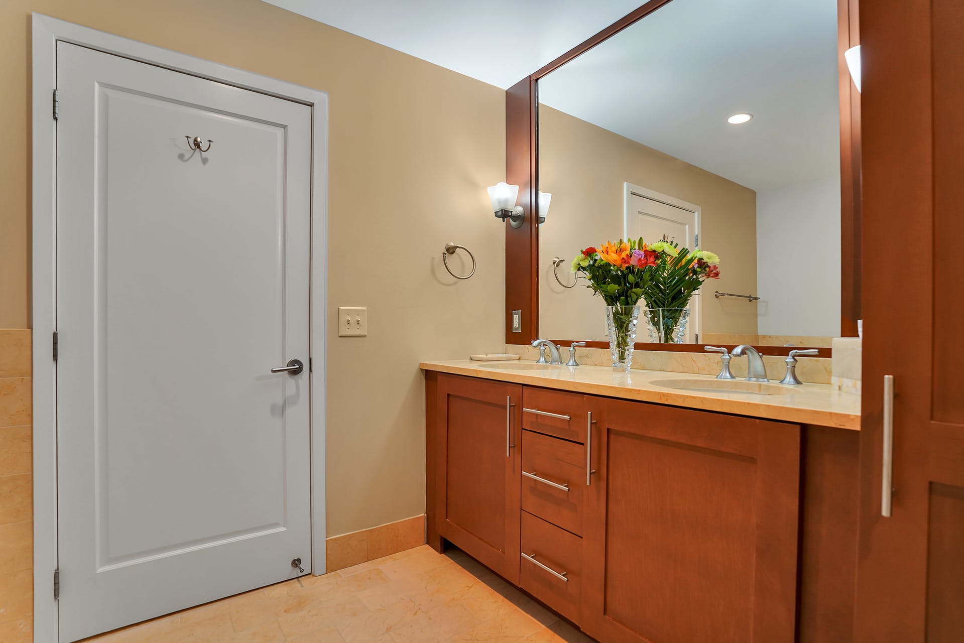 1125 Maxwell Lane  #302