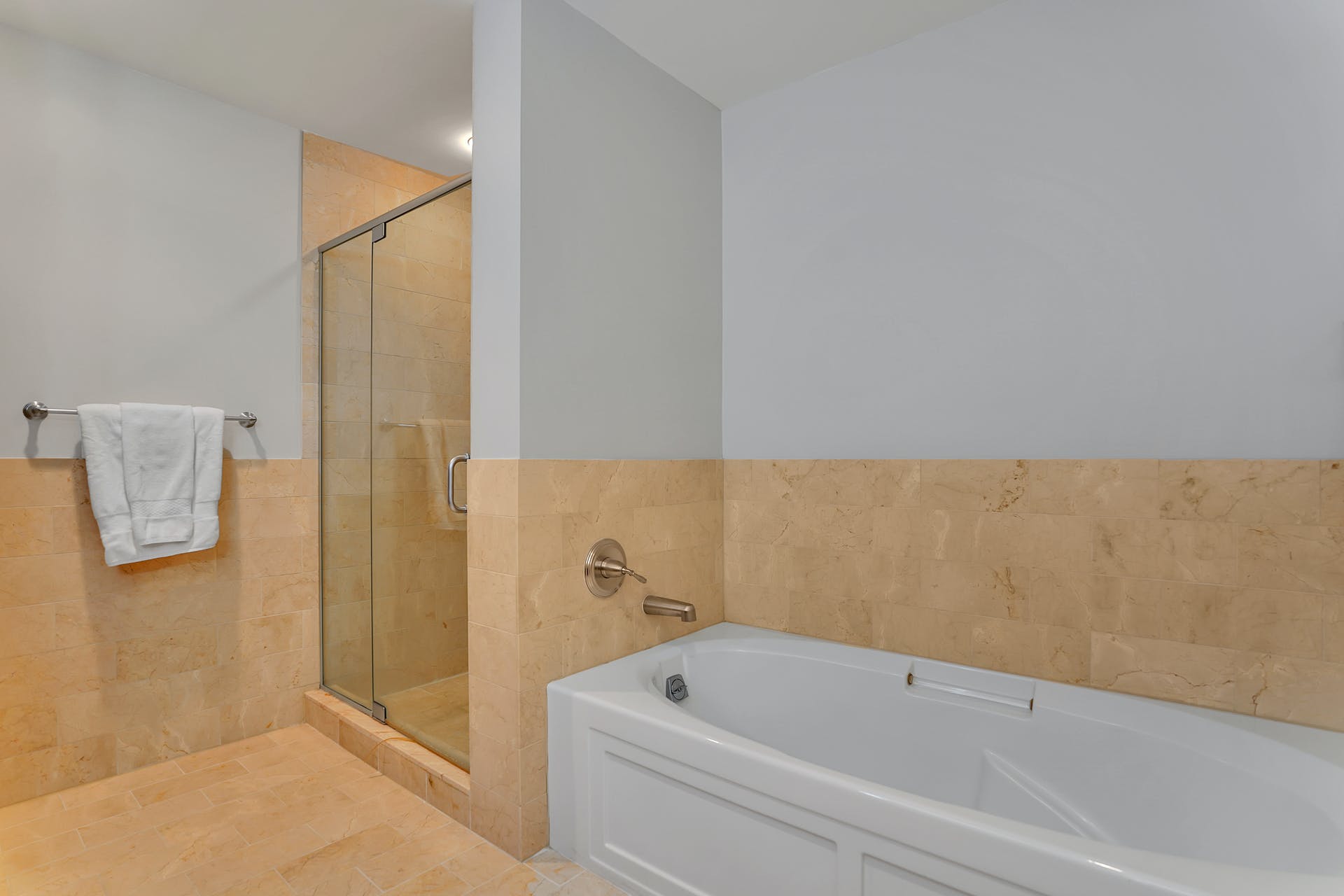1125 Maxwell Lane  #302