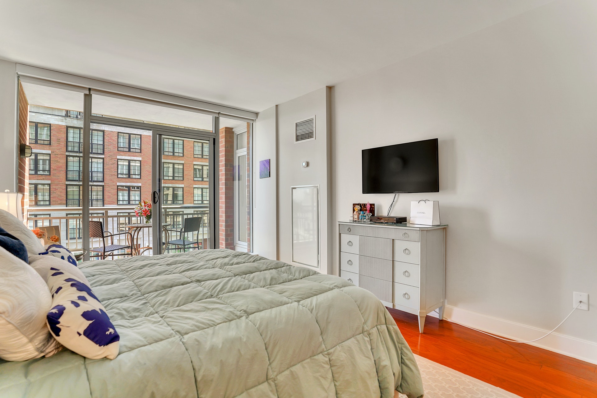 1125 Maxwell Lane  #302