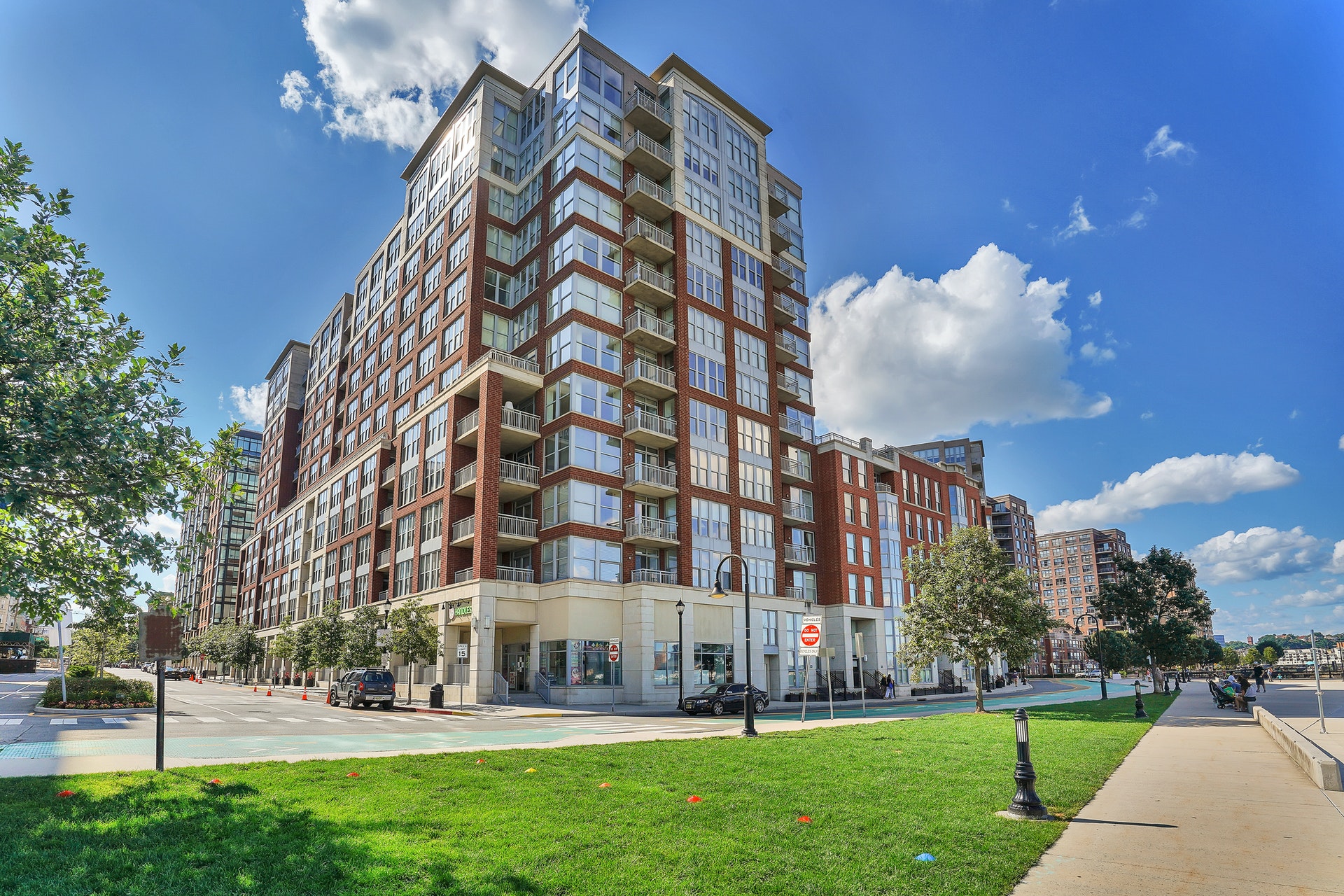 1125 Maxwell Lane  #302