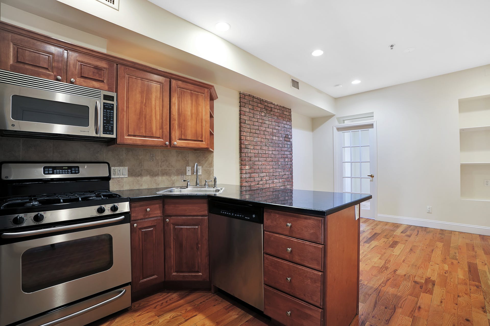 208 Park Ave  #3L