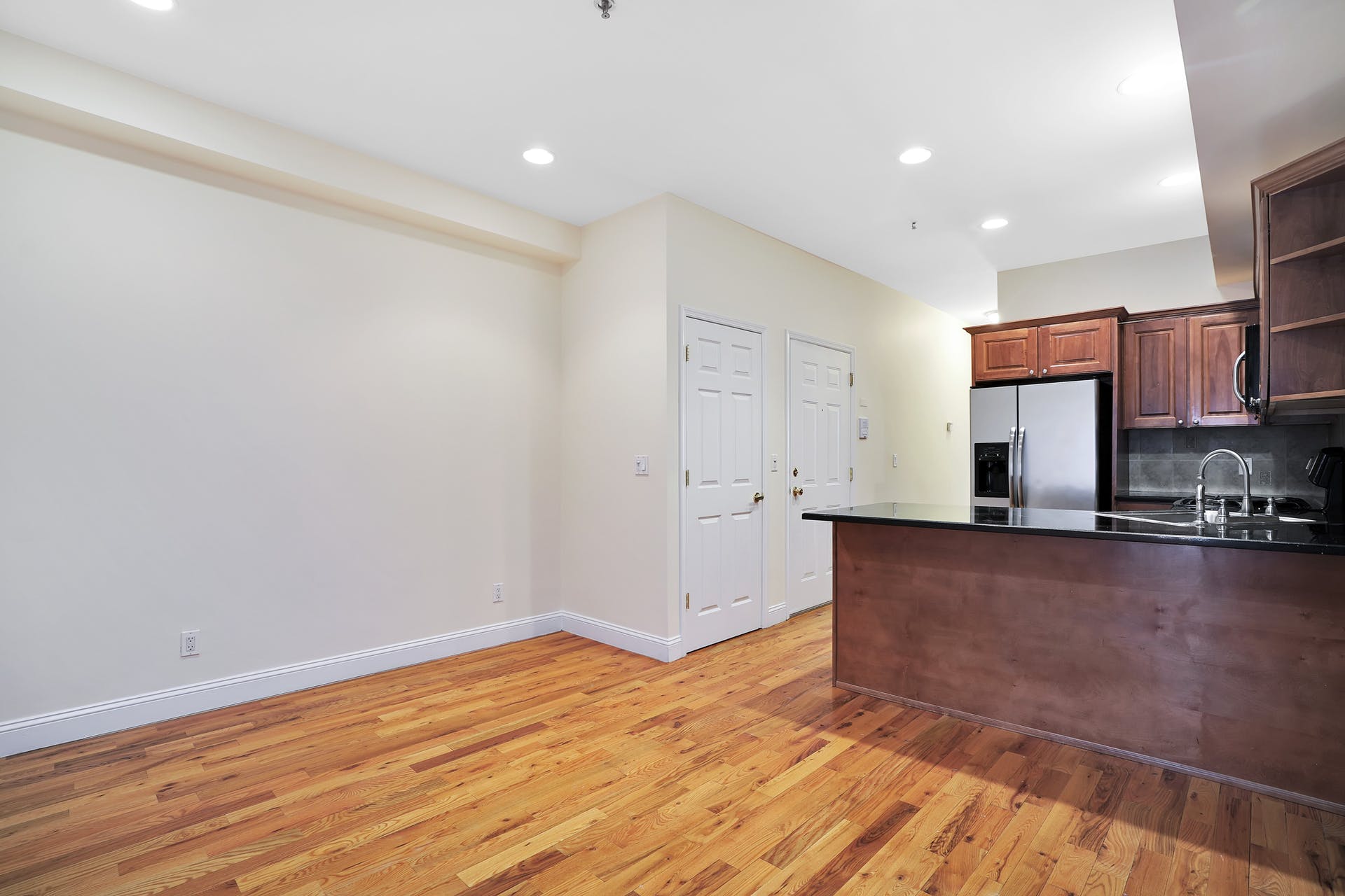 208 Park Ave  #3L