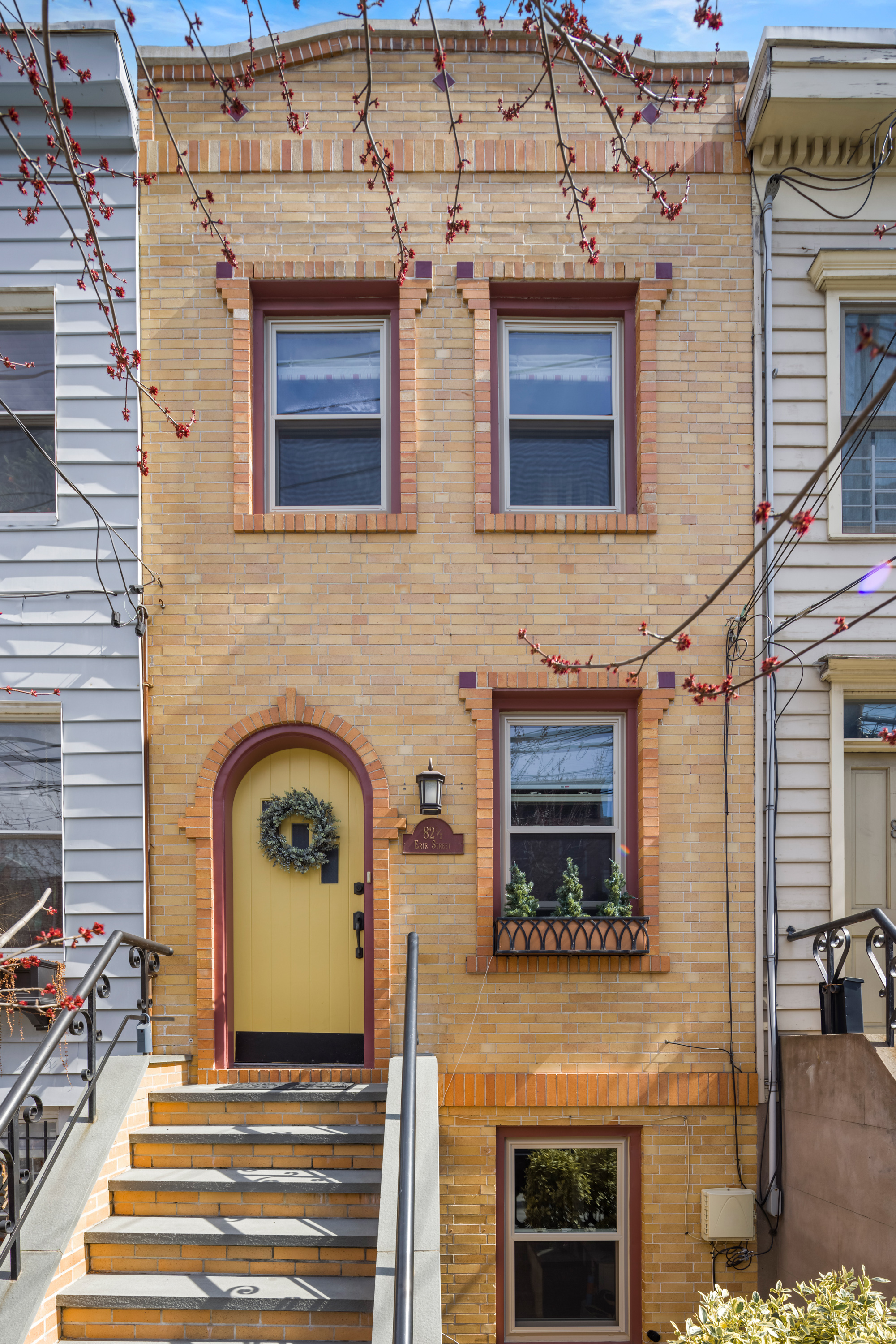 82.5 Erie St