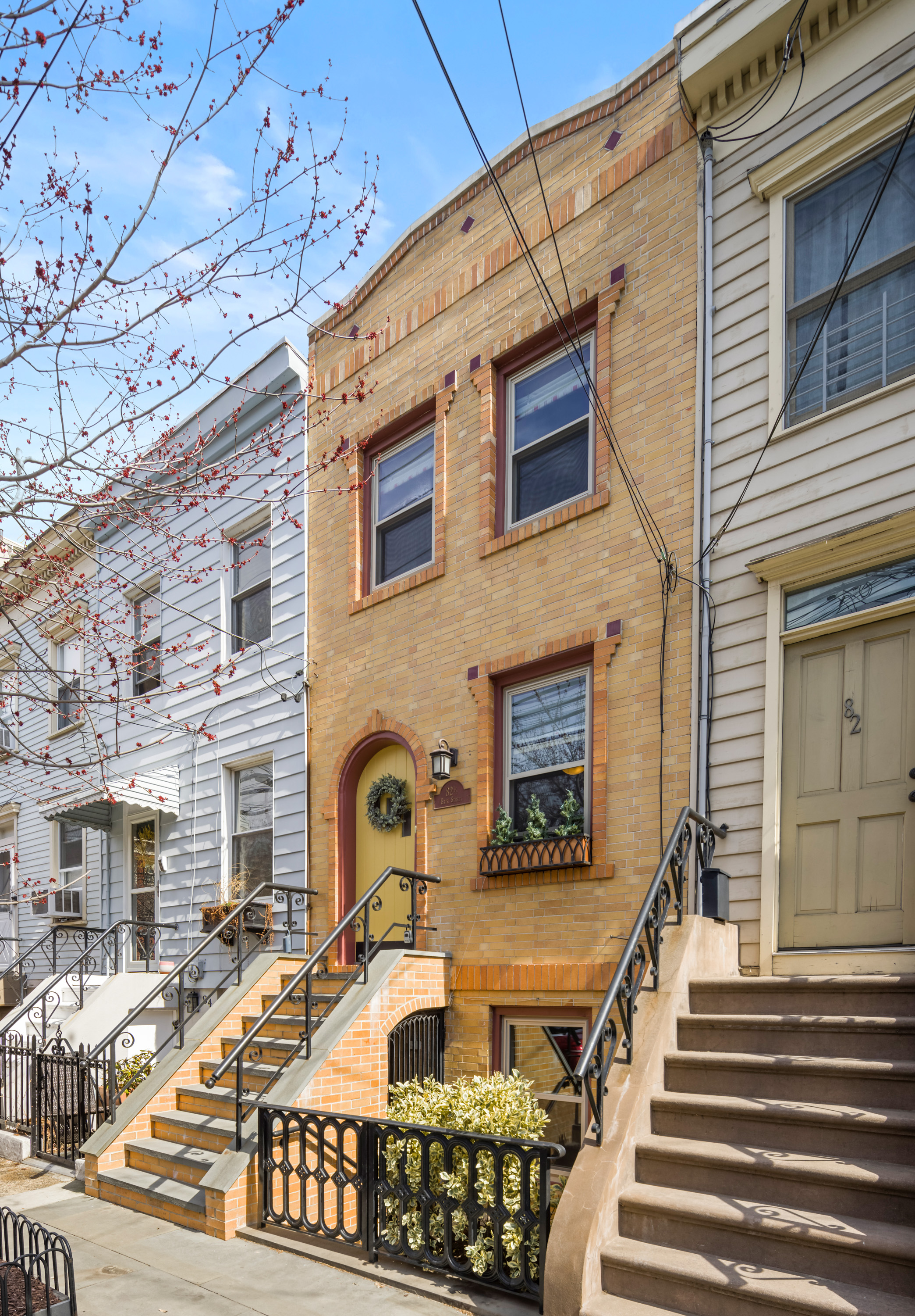 82.5 Erie St
