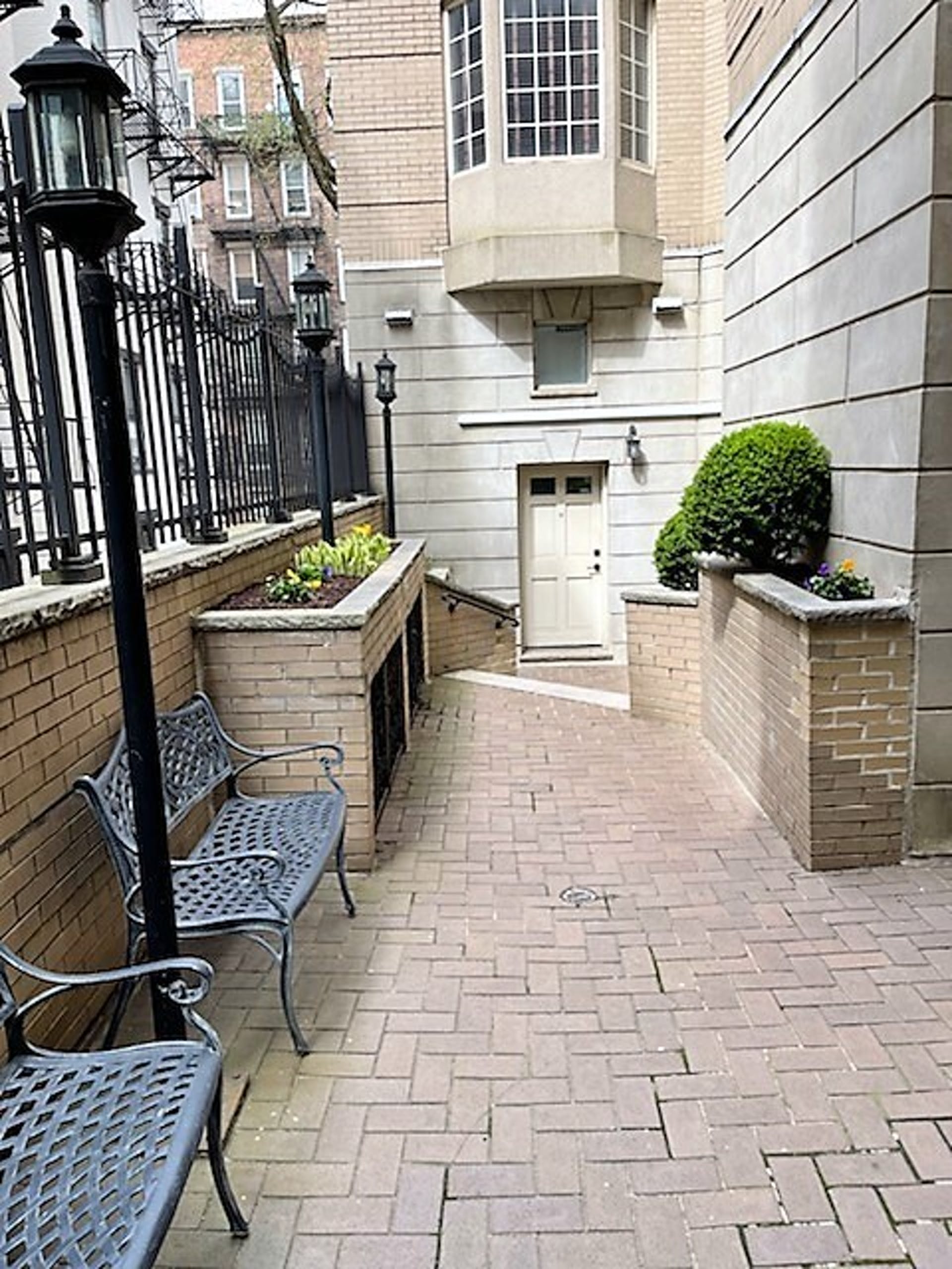1108 Hudson Street  #1B