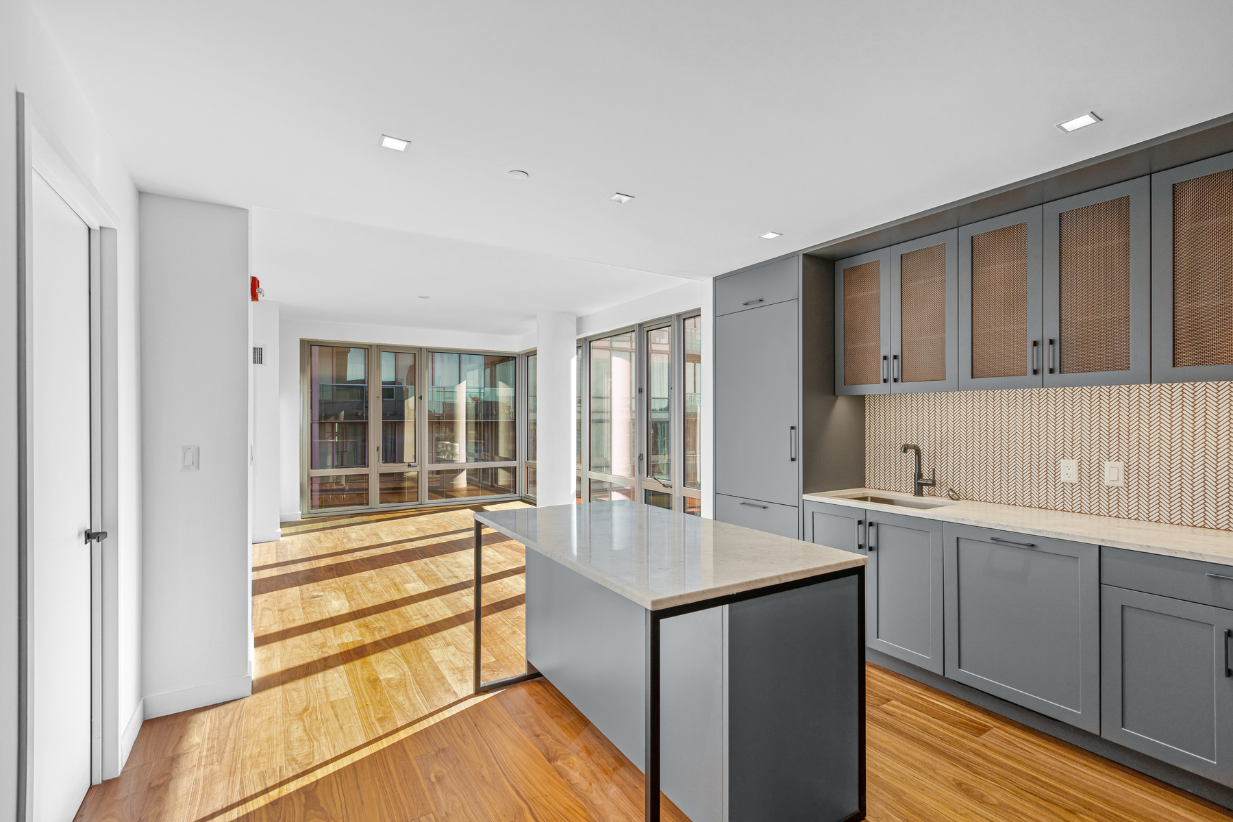 2 Shore Lane, Unit 612