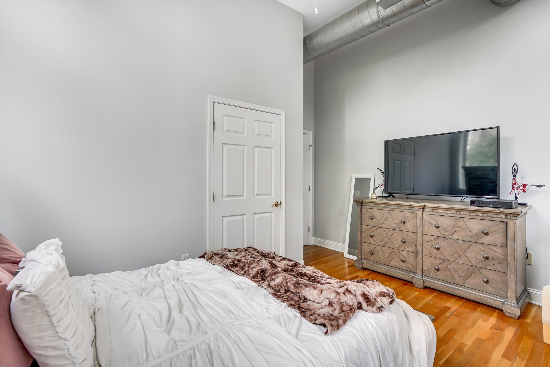 1023 Clinton Street, #4C