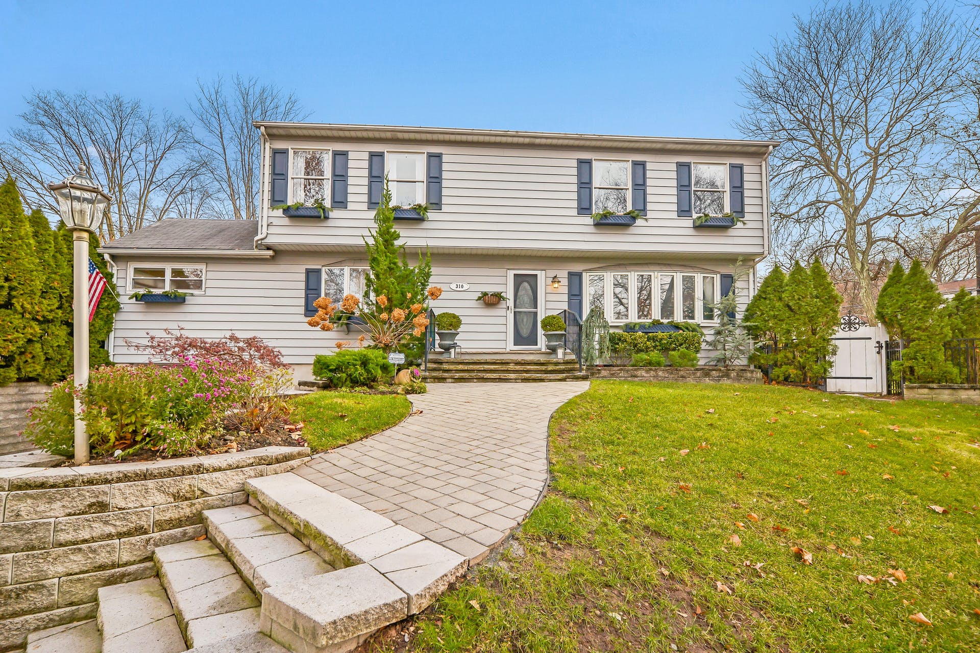 310 Lockwood Dr