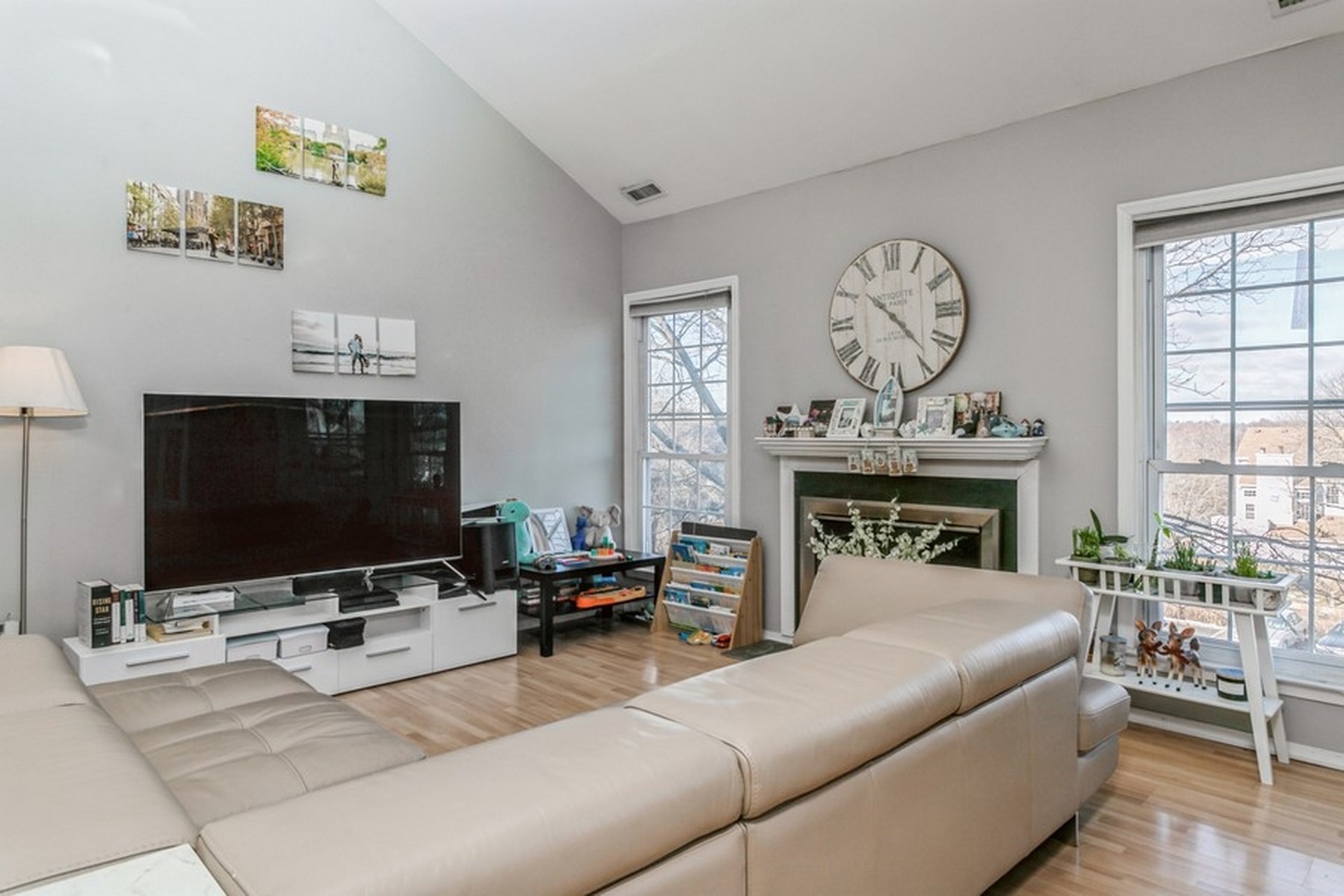 27 Regency Cir