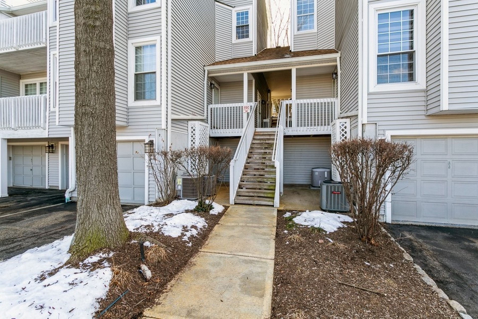 27 Regency Cir